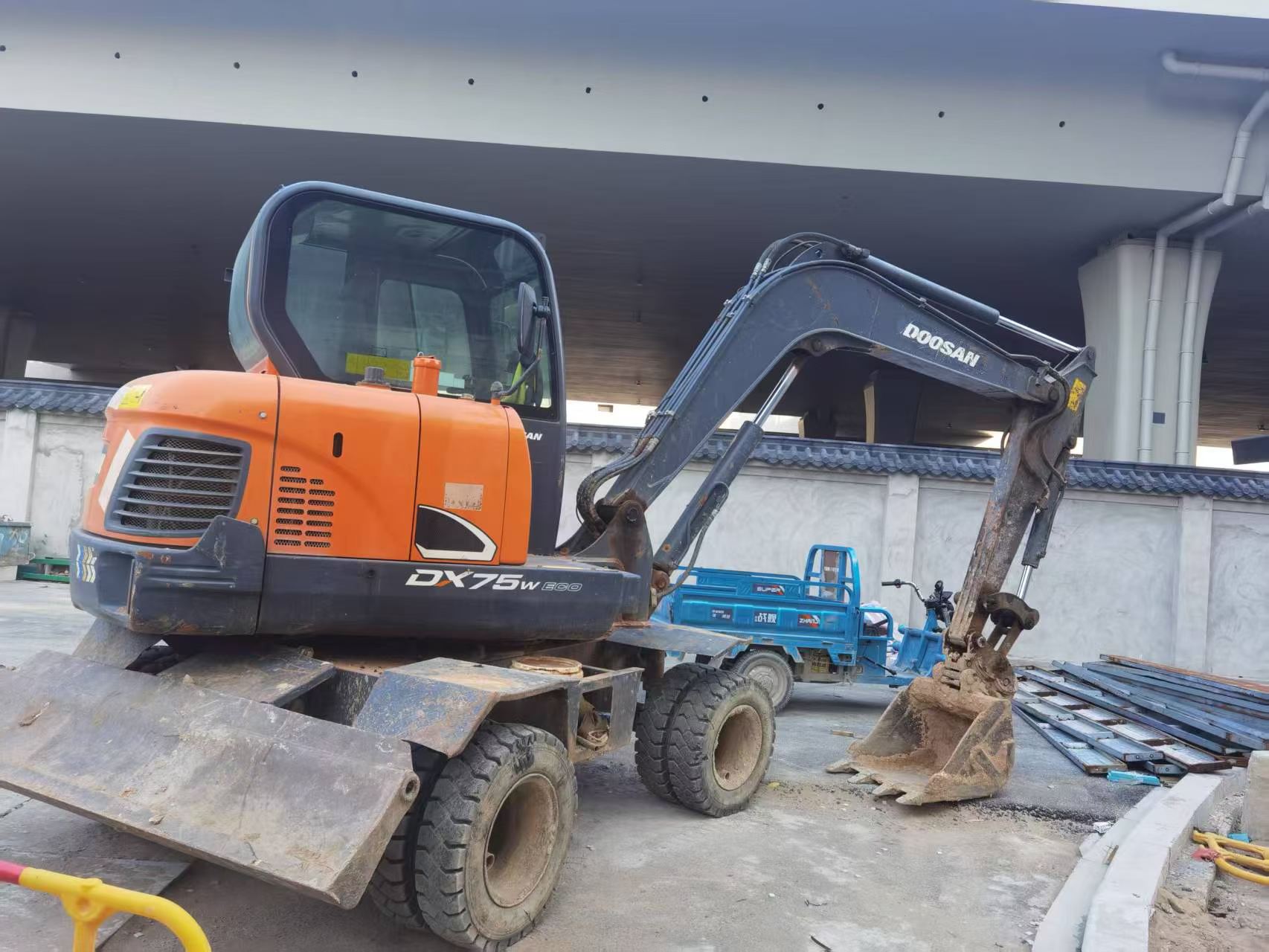 Купить Подержанный Экскаватор Doosan DH60 / 7