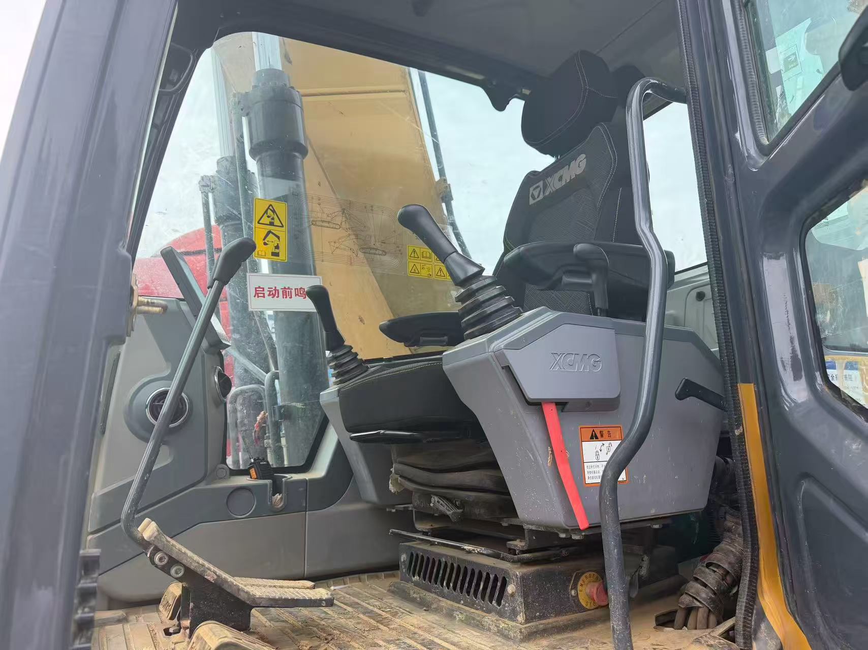 Купить Подержанный Экскаватор XCMG XE205DA / 3
