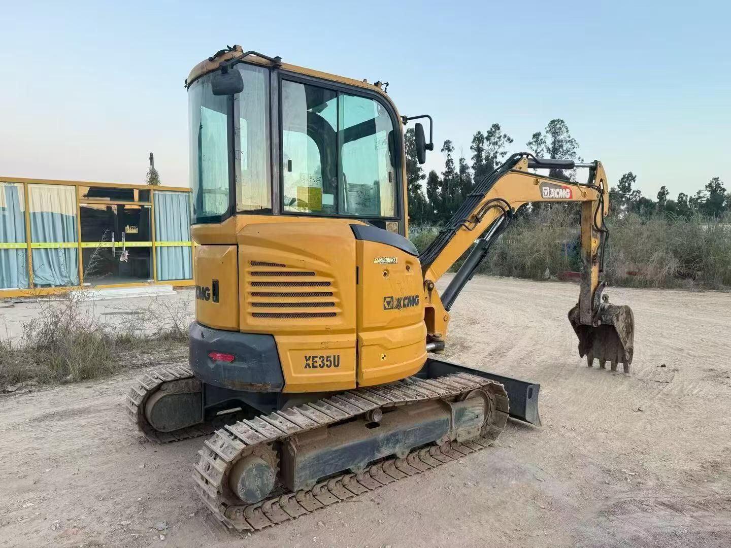 Compre Escavadeira XCMG XE35U Usada / 8