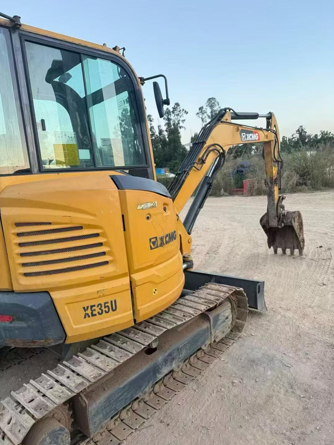 Compre Escavadeira XCMG XE35U Usada / 3