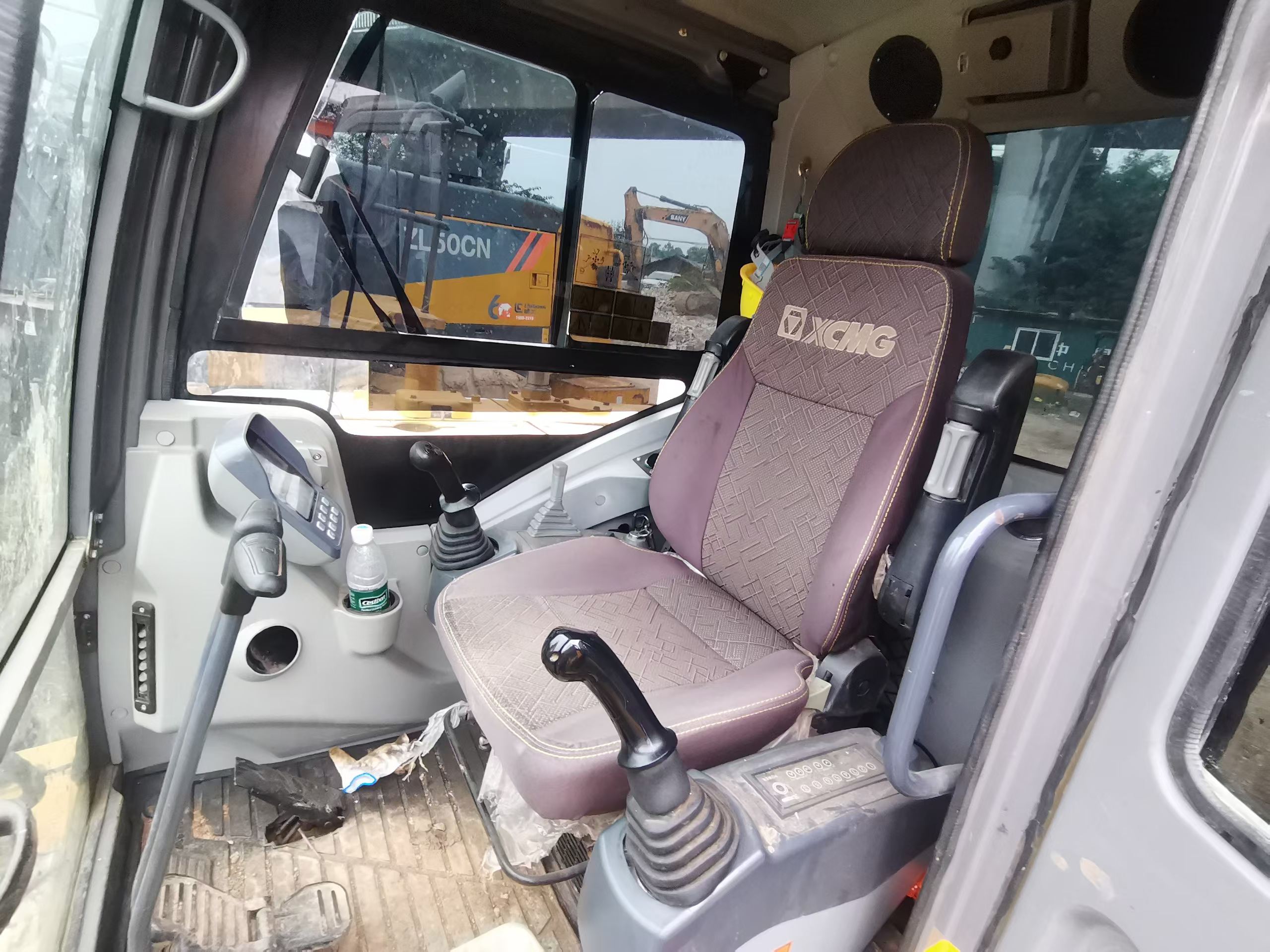 Compre Excavadora XCMG XE60 Usada / 5