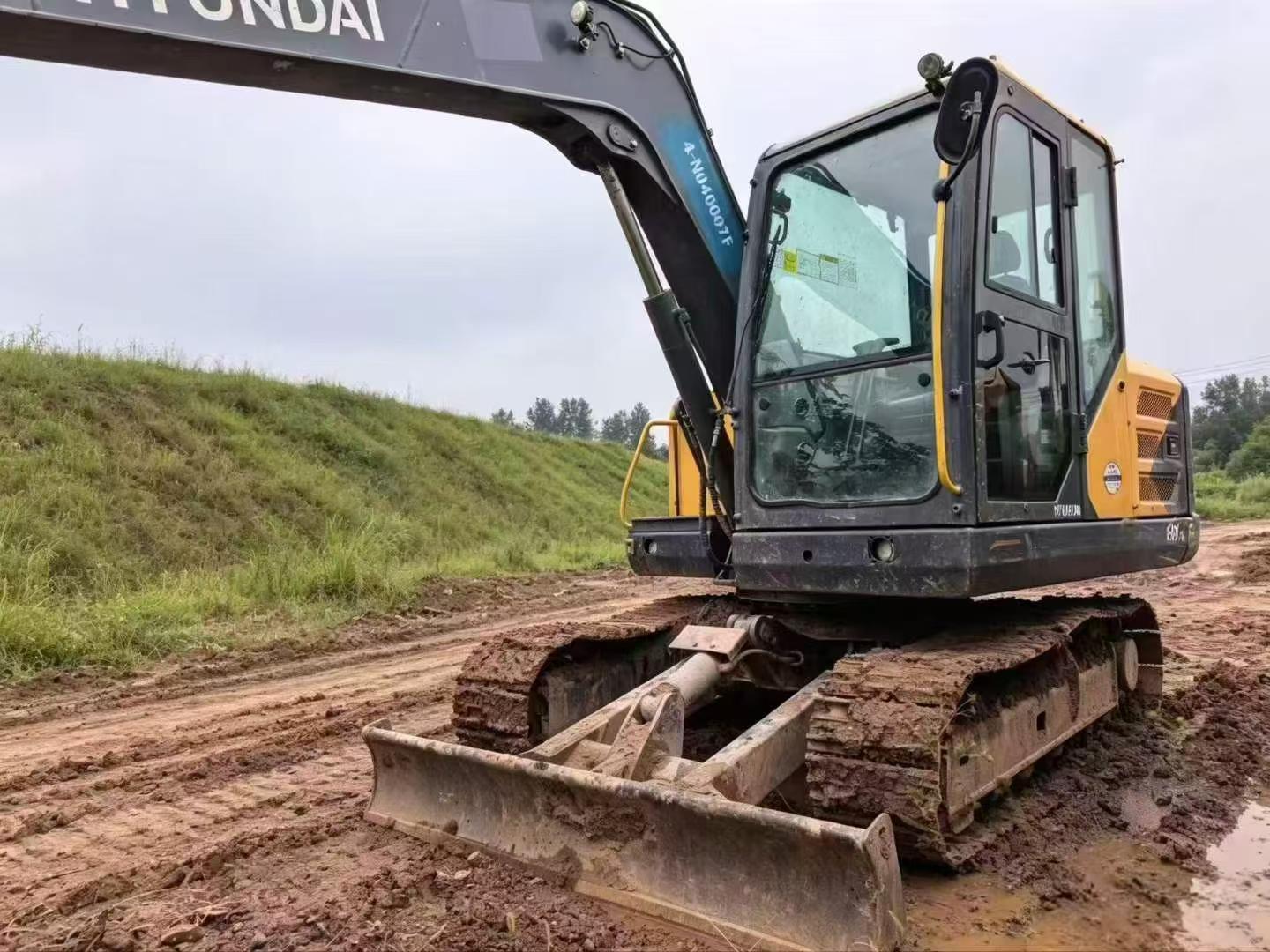Compre Excavadora Hyundai R80G Usada / 5