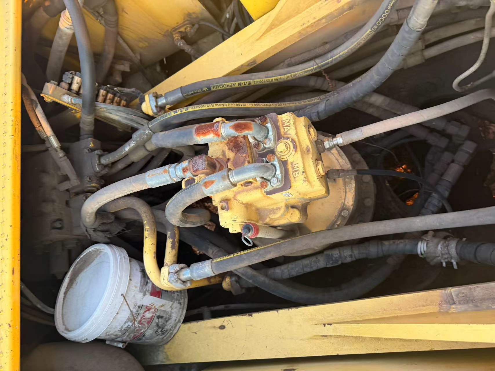 Compre Escavadeira Komatsu PC350-8 Usada / 5