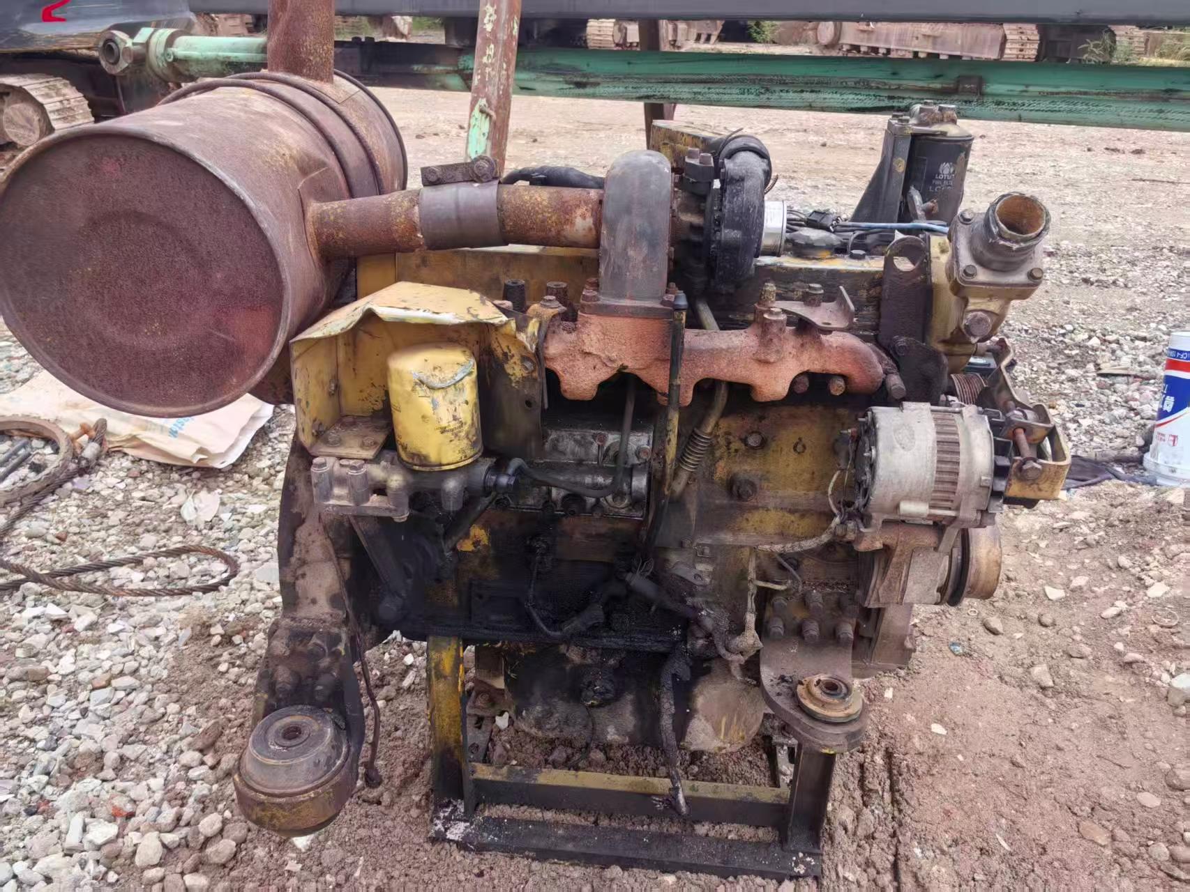 شراء حفارة Komatsu PC200-6 مستعملة / 6