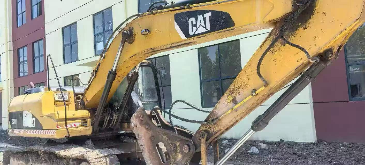 شراء حفارة Caterpillar 320A مستعملة / 6