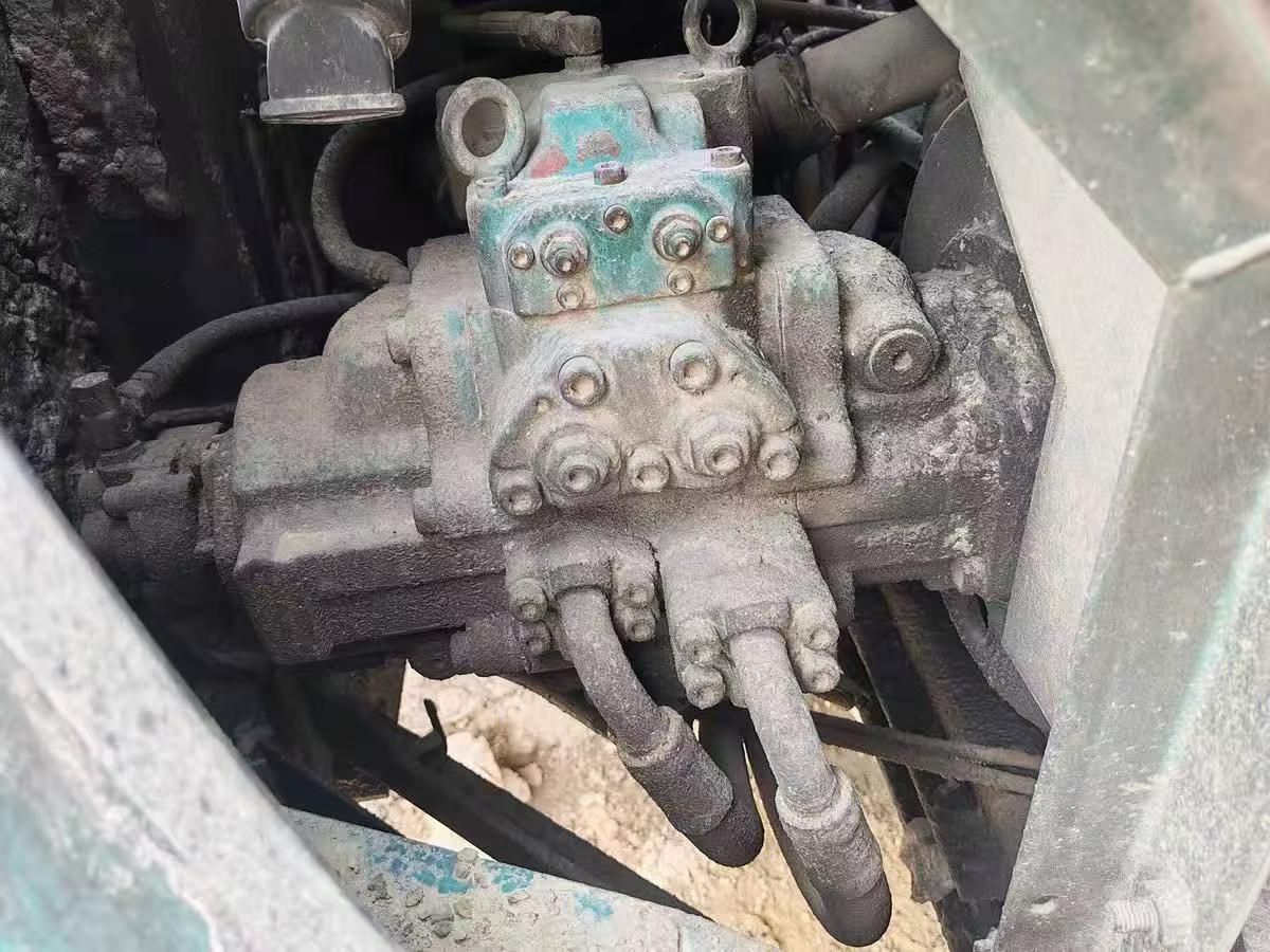 Compre Excavadora Kobelco SK120 Usada / 2