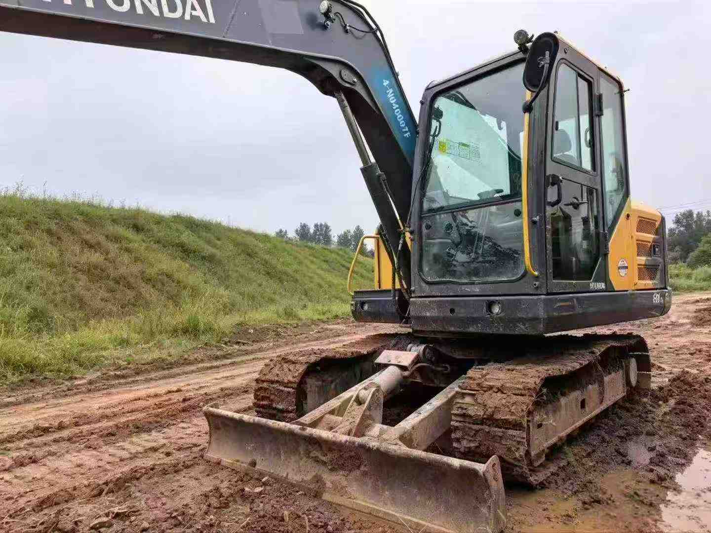 شراء حفارة Hyundai R80G مستعملة / 5