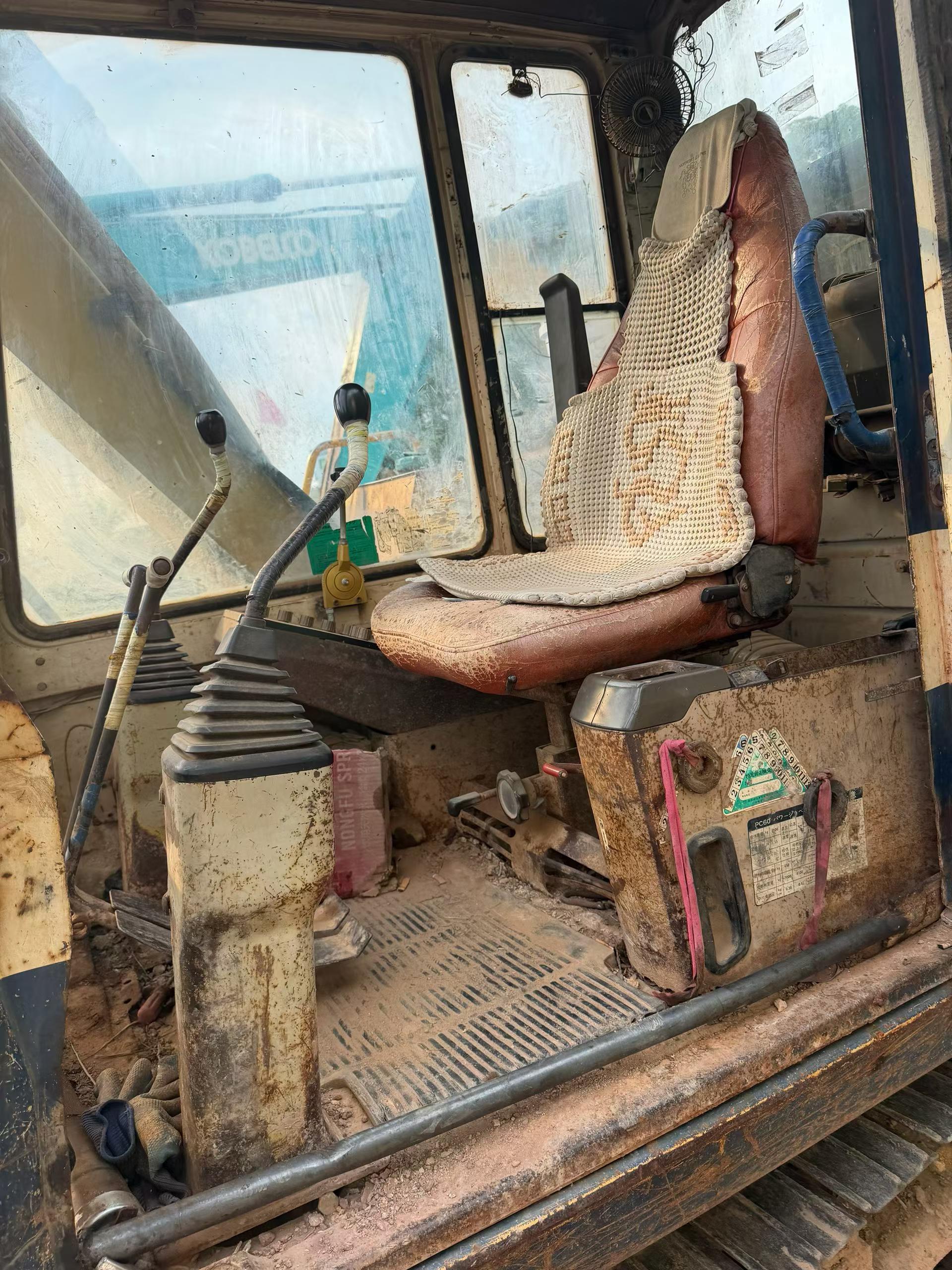 Compre Excavadora Komatsu PC60-6 Usada / 8