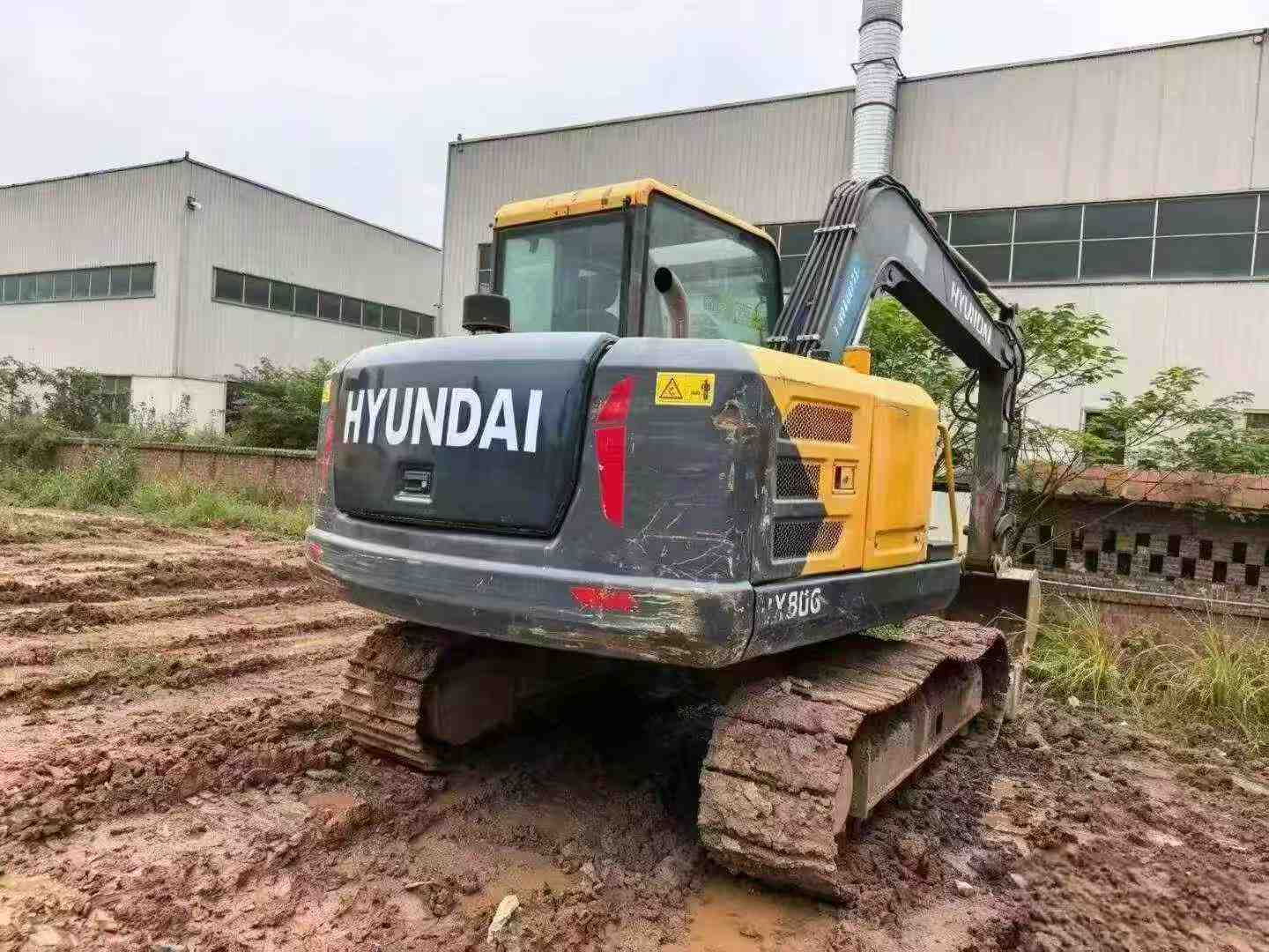 شراء حفارة Hyundai R80G مستعملة / 4
