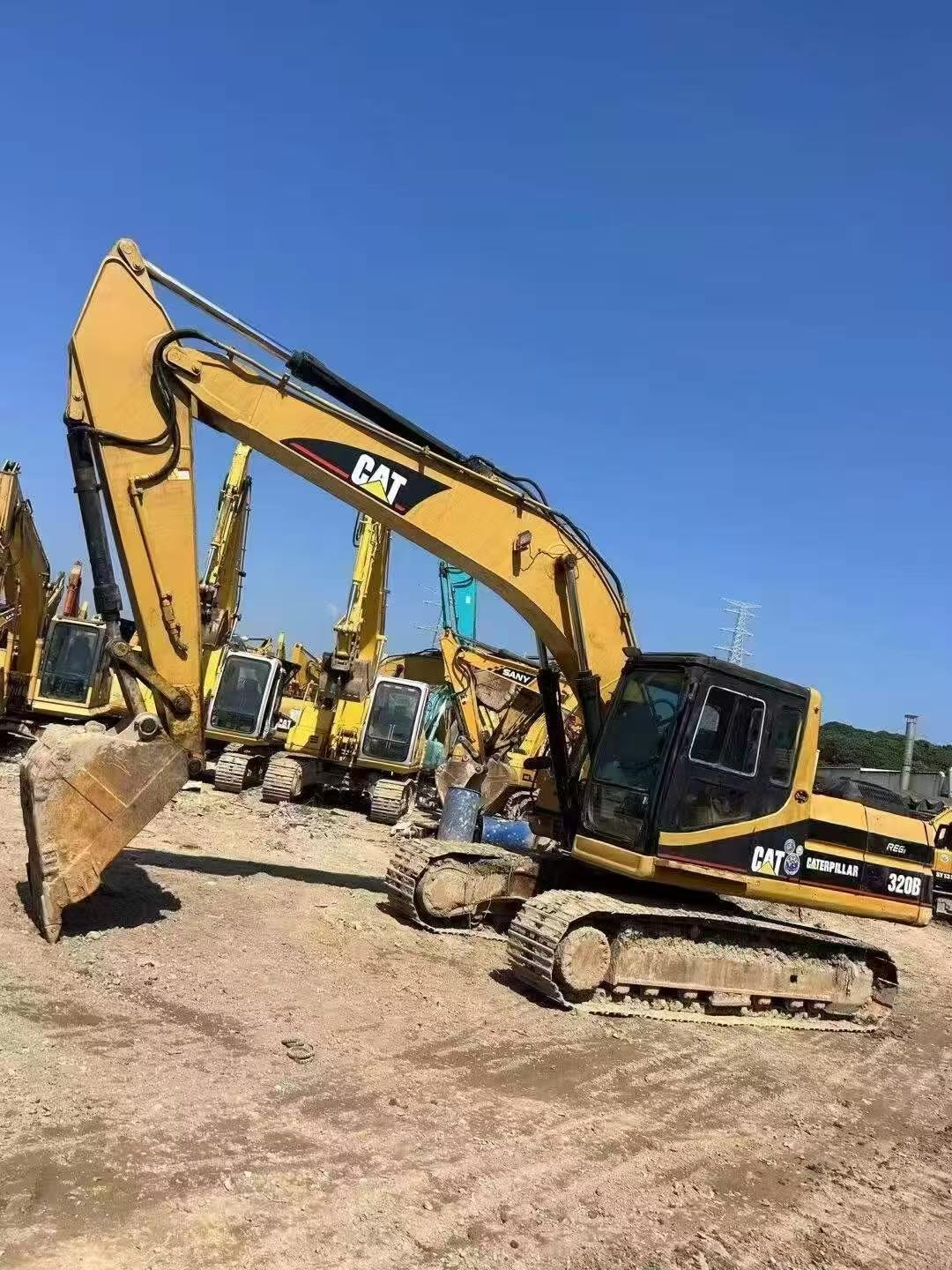 شراء Caterpillar 320B مستعمل حفارة