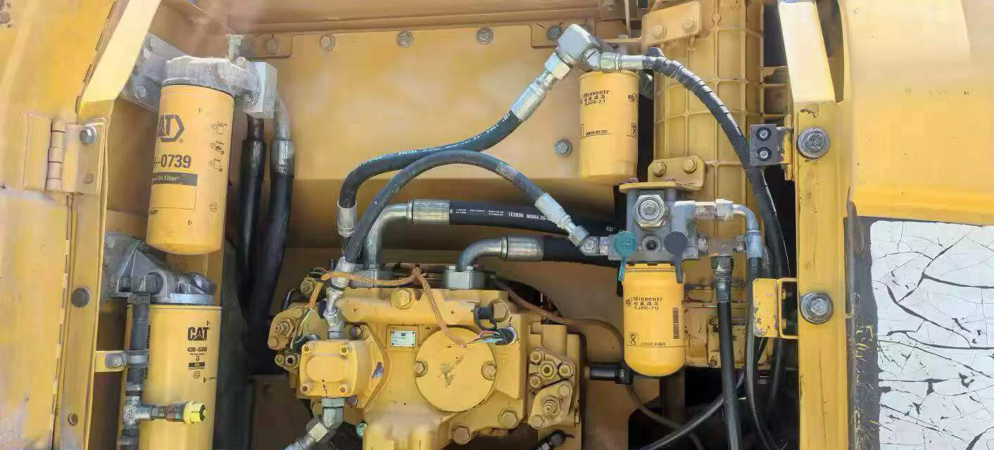 شراء حفارة Caterpillar 320A مستعملة / 3