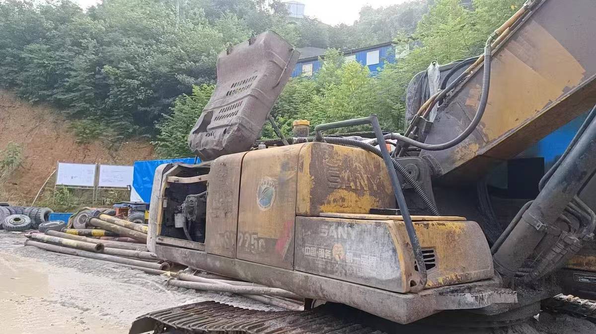 Buy Sany SY225C Used Excavator / 2