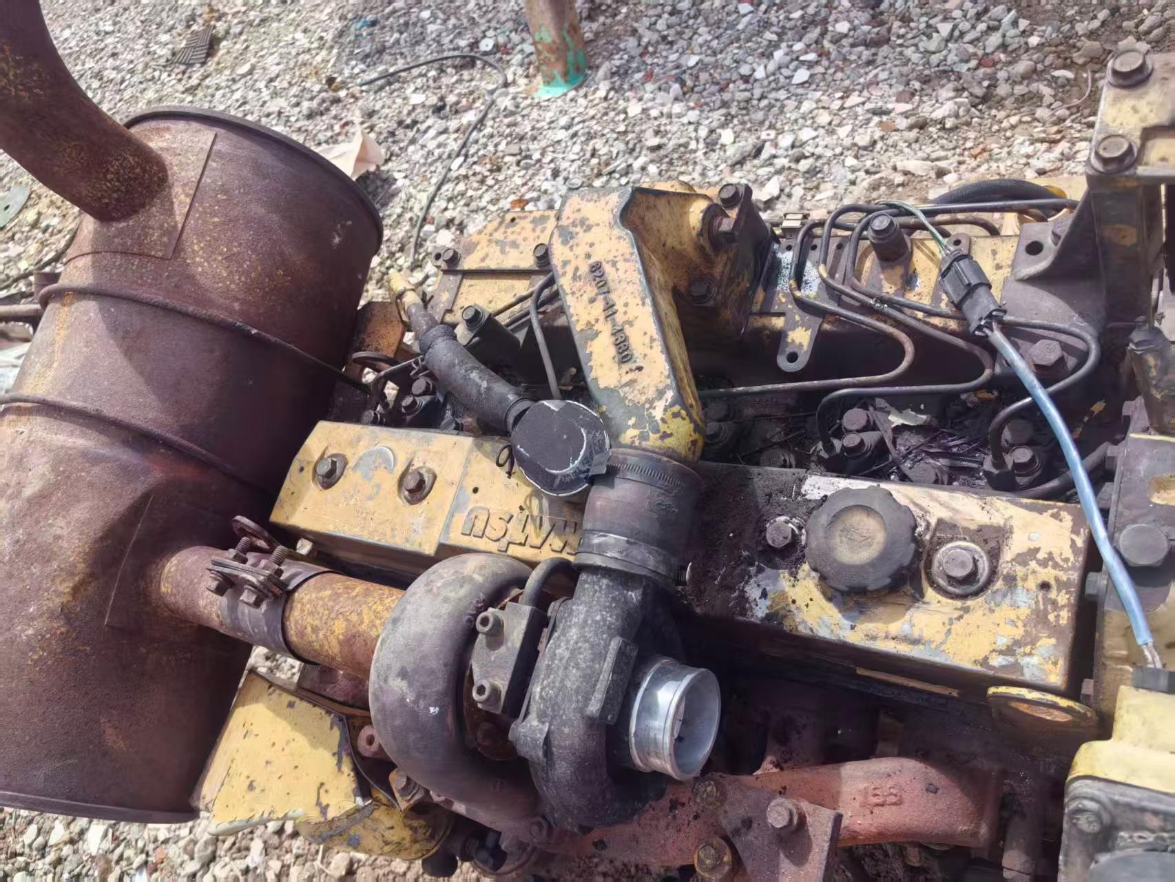 شراء حفارة Komatsu PC200-6 مستعملة / 2
