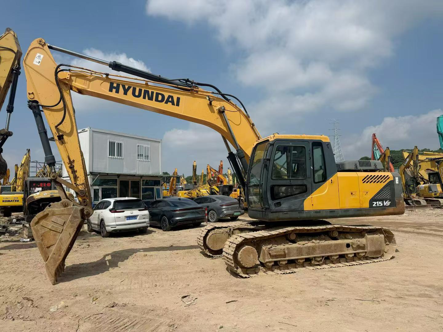 شراء حفارة Hyundai R215-7 مستعملة / 3