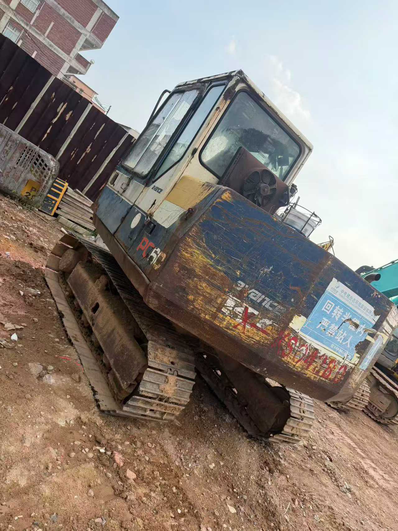 Buy Komatsu PC60-6 Used Excavator / 3 Buy Komatsu PC60-6 Used Excavator / 3