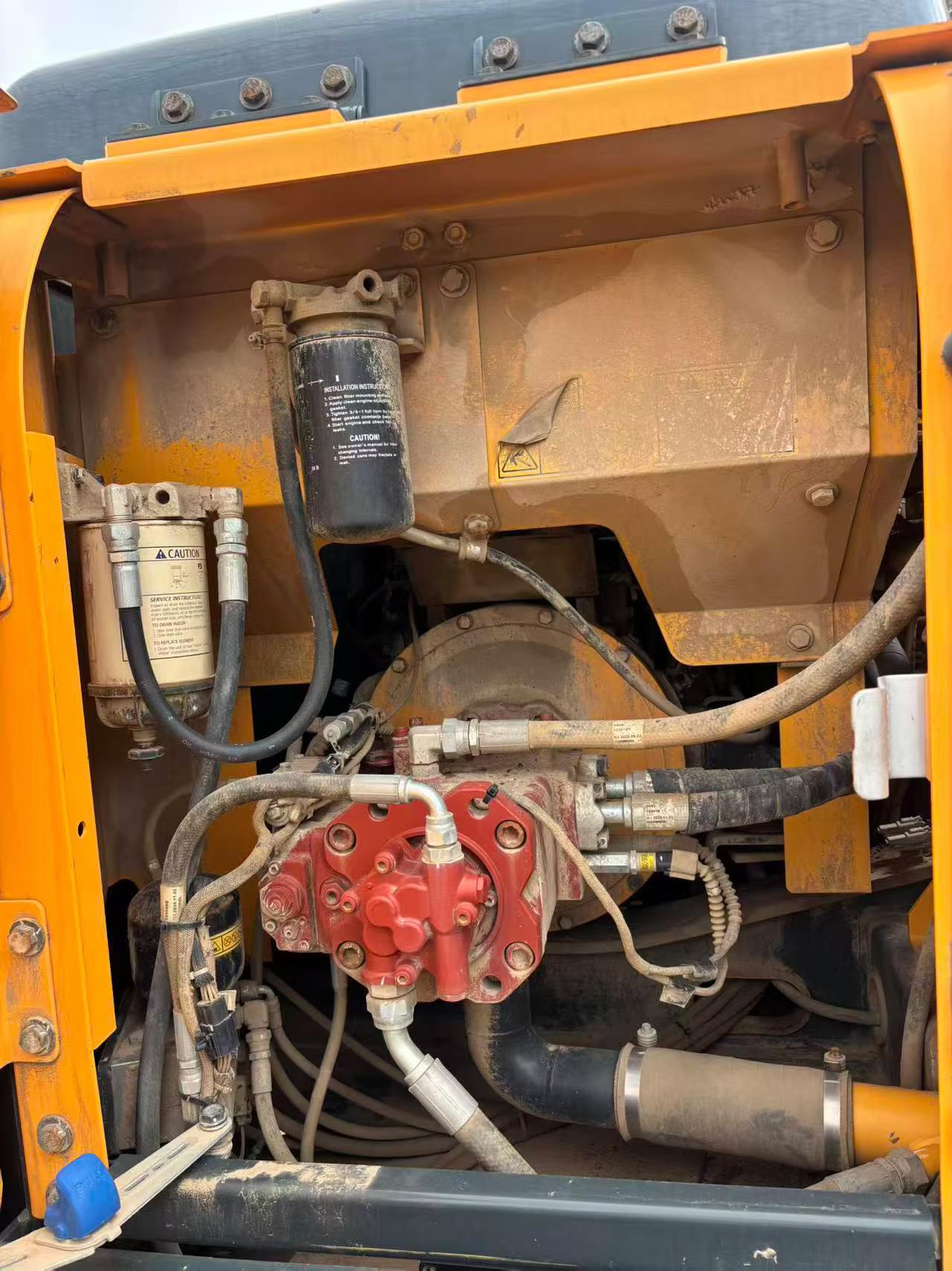 Compre Excavadora Hyundai HX135 Usada / 5
