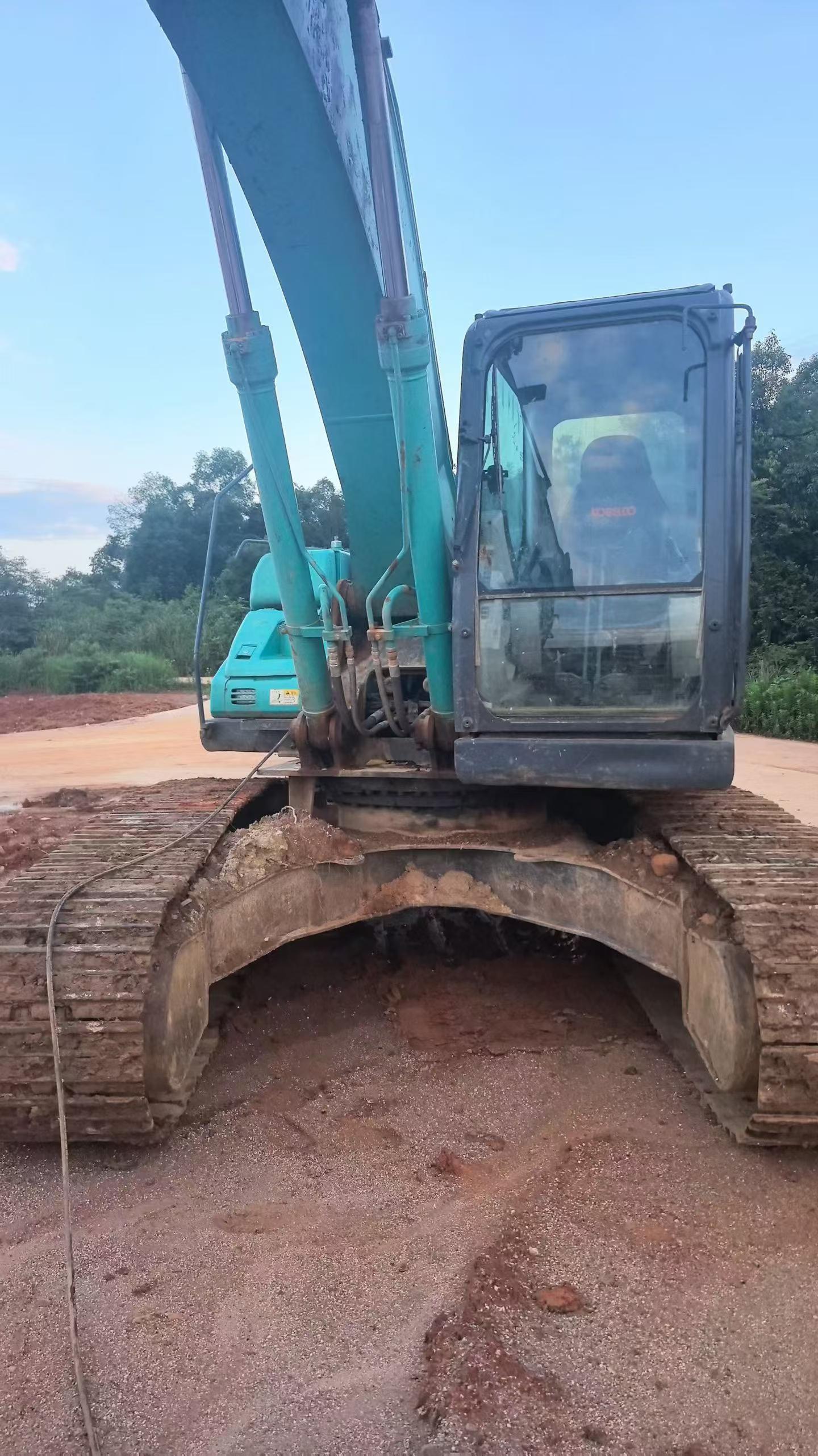 Buy Kobelco SK210-6 Used Excavator / 2 Buy Kobelco SK210-6 Used Excavator / 2