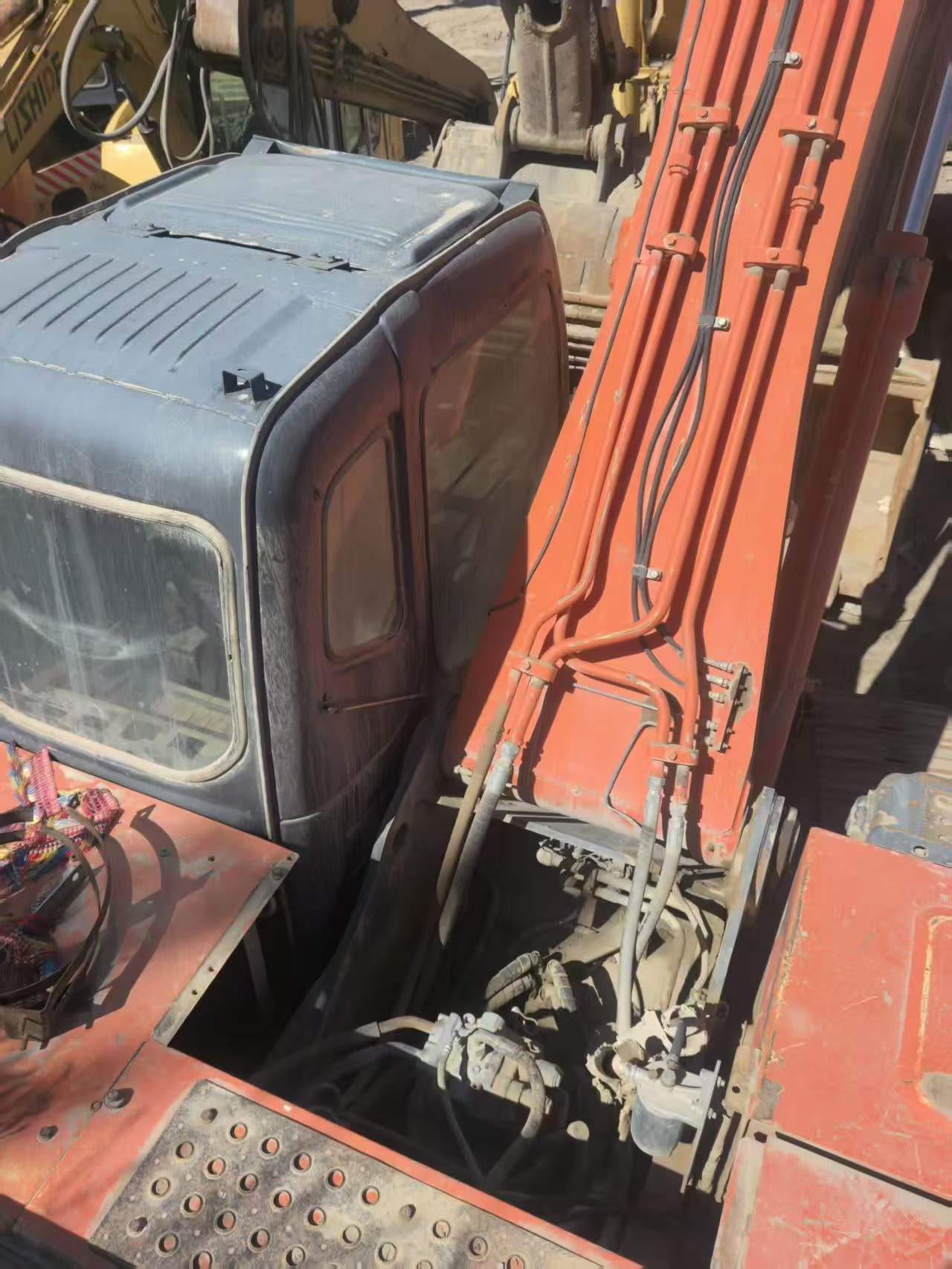 Compre Excavadora Hitachi ZX240 Usada / 4