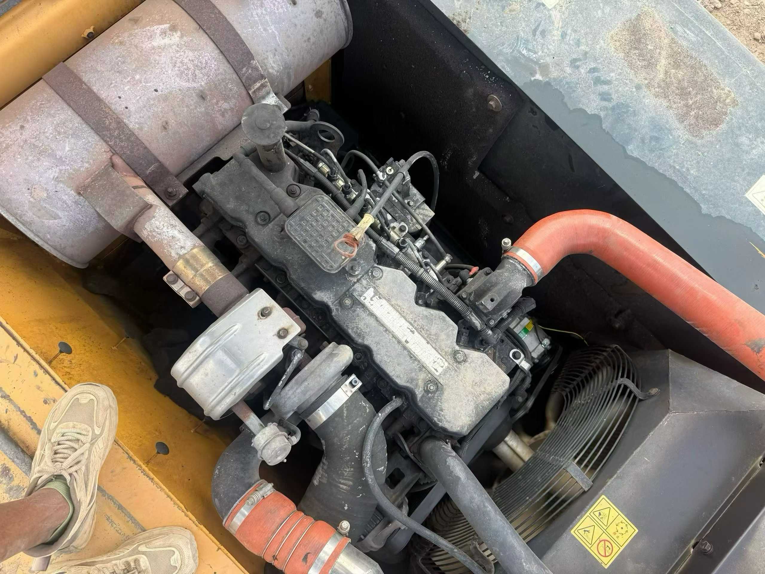 شراء حفارة Hyundai R215-7 مستعملة / 2