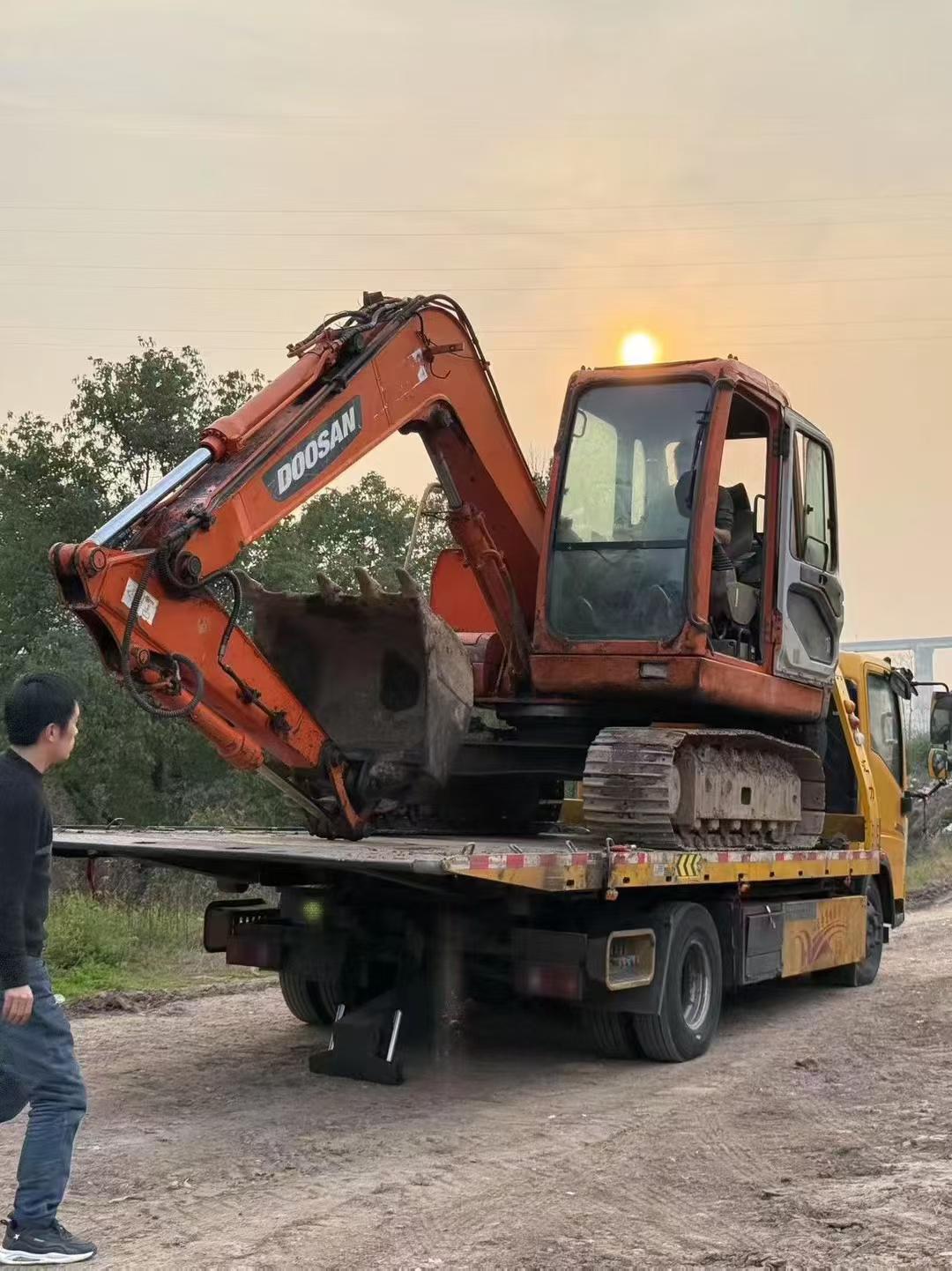 Купить Подержанный Экскаватор Doosan DH80G / 2