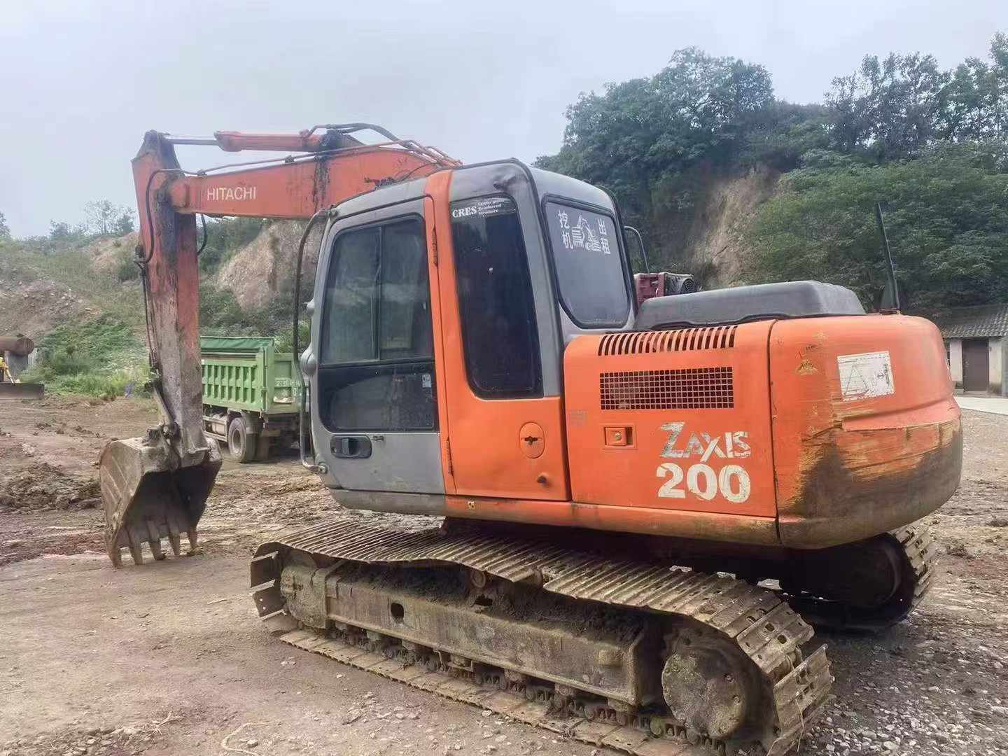شراء حفارة Hitachi EX120-6 مستعملة / 2