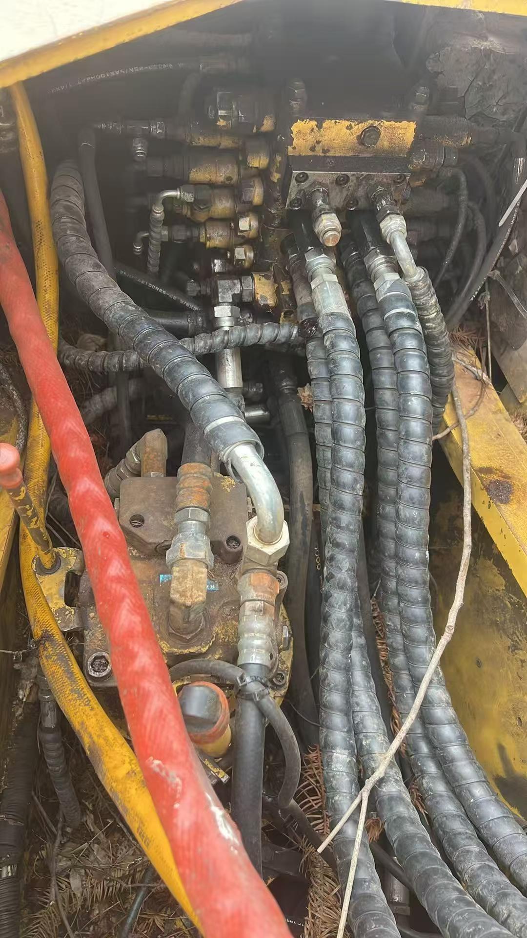 Compre Escavadeira Komatsu PC160-7 Usada / 4