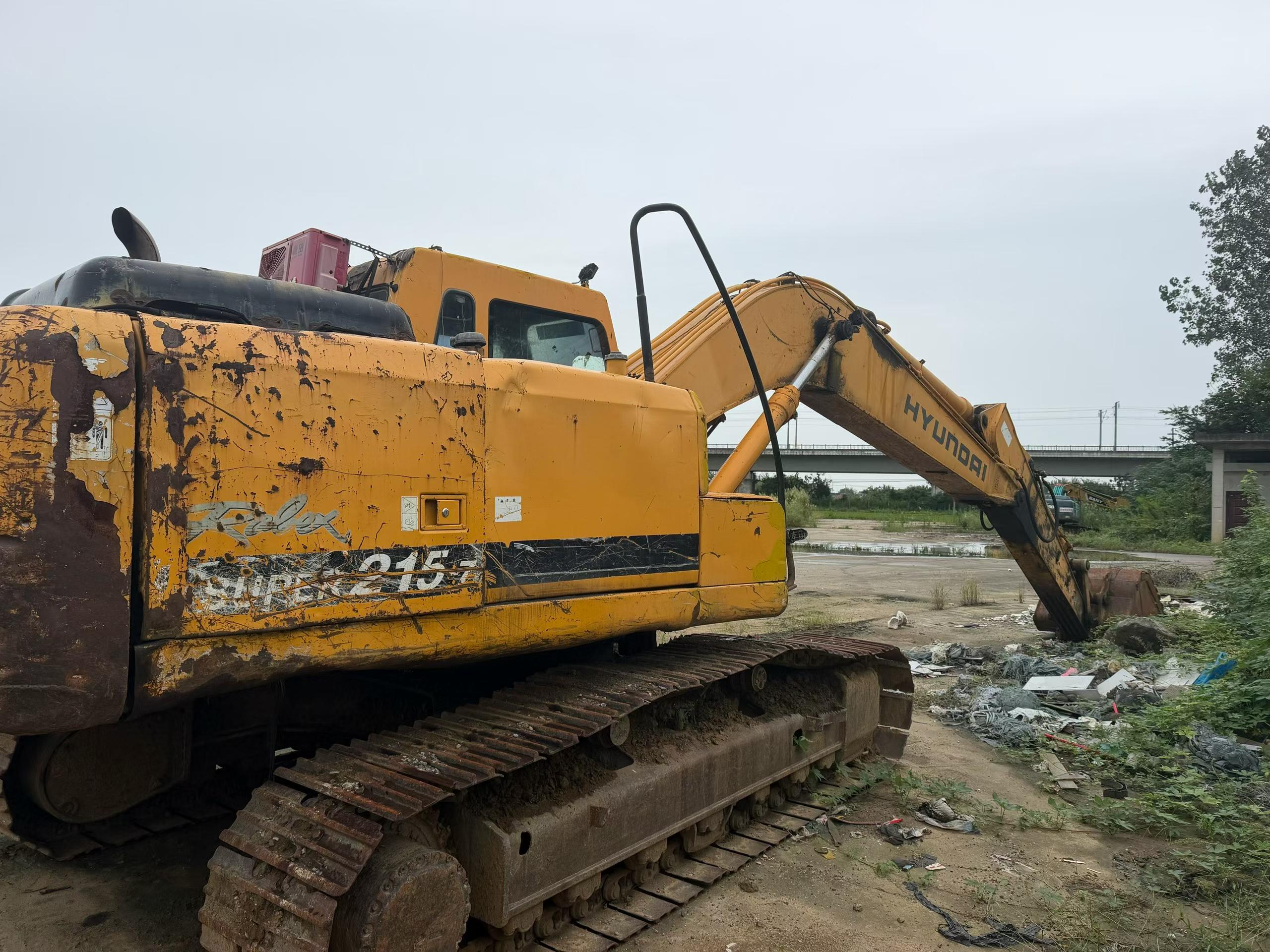 شراء حفارة Hyundai R215-7 مستعملة / 4