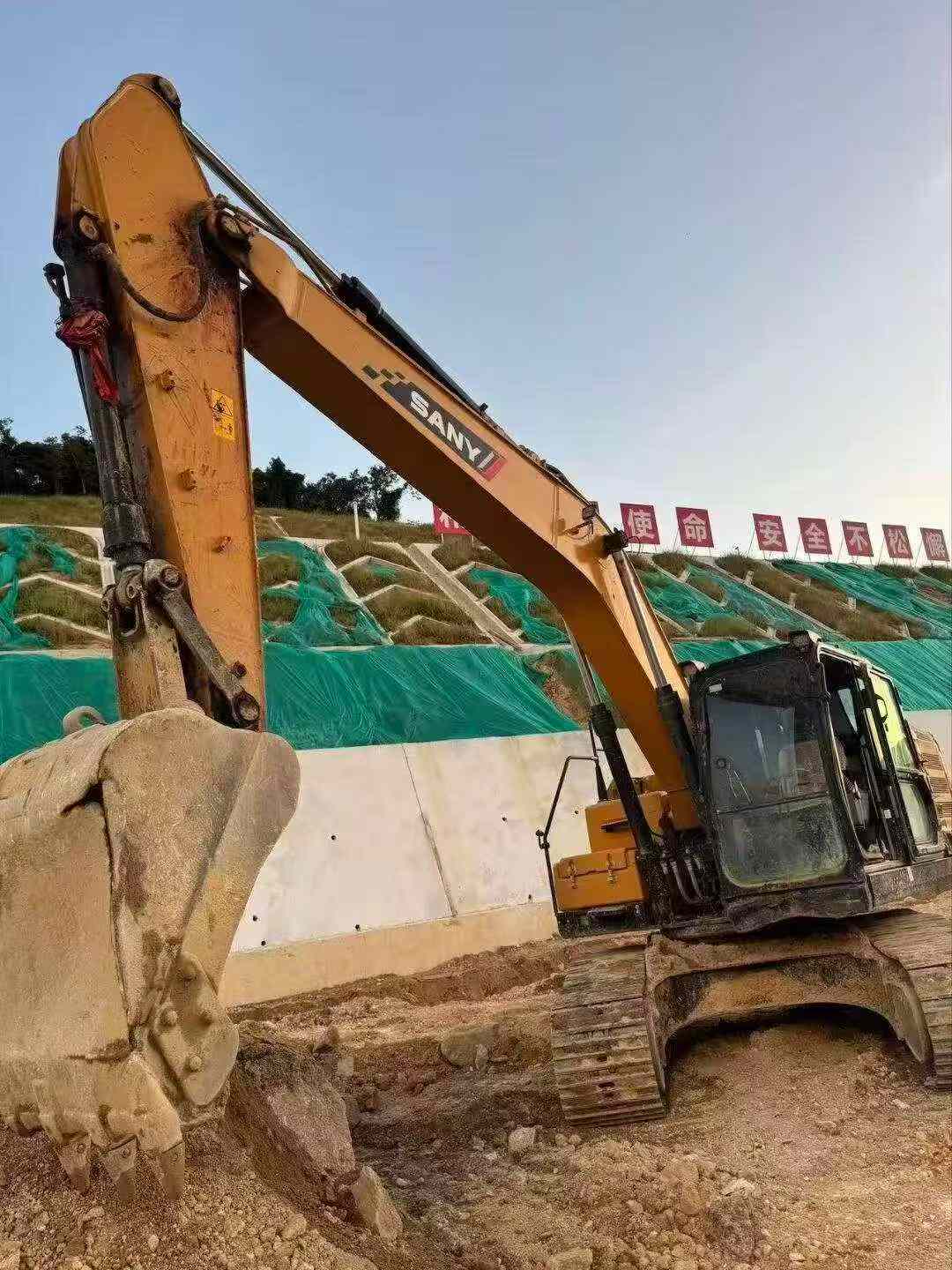 Купить Подержанный Экскаватор Sany SY205C / 3