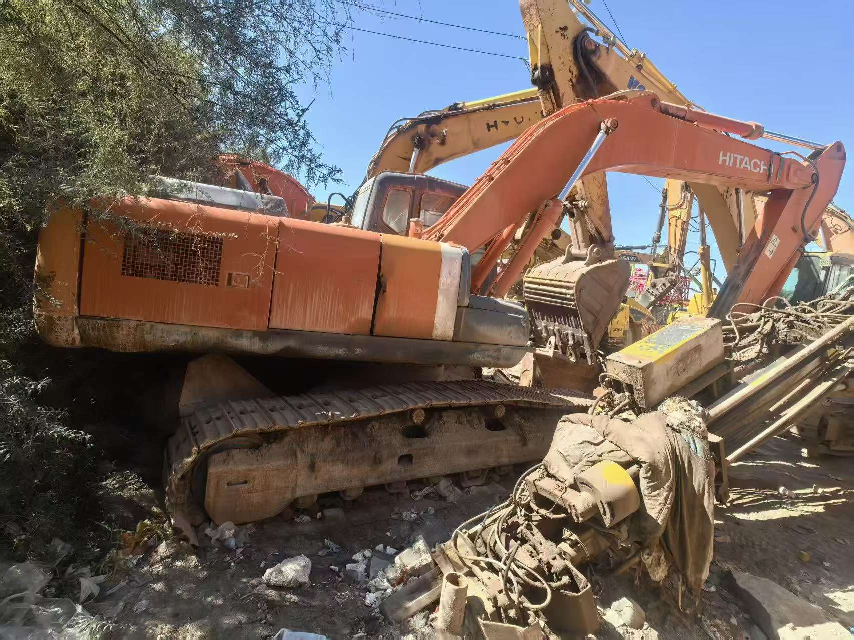 Compre Excavadora Hitachi ZX240 Usada / 9