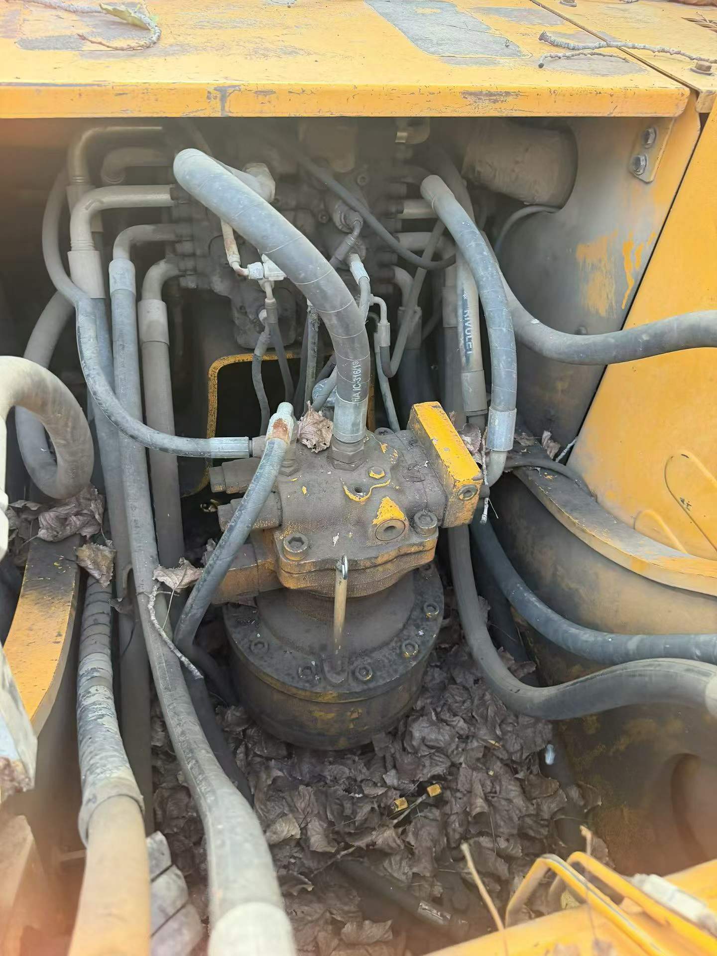 Compre Excavadora Hyundai R215-7 Usada / 8