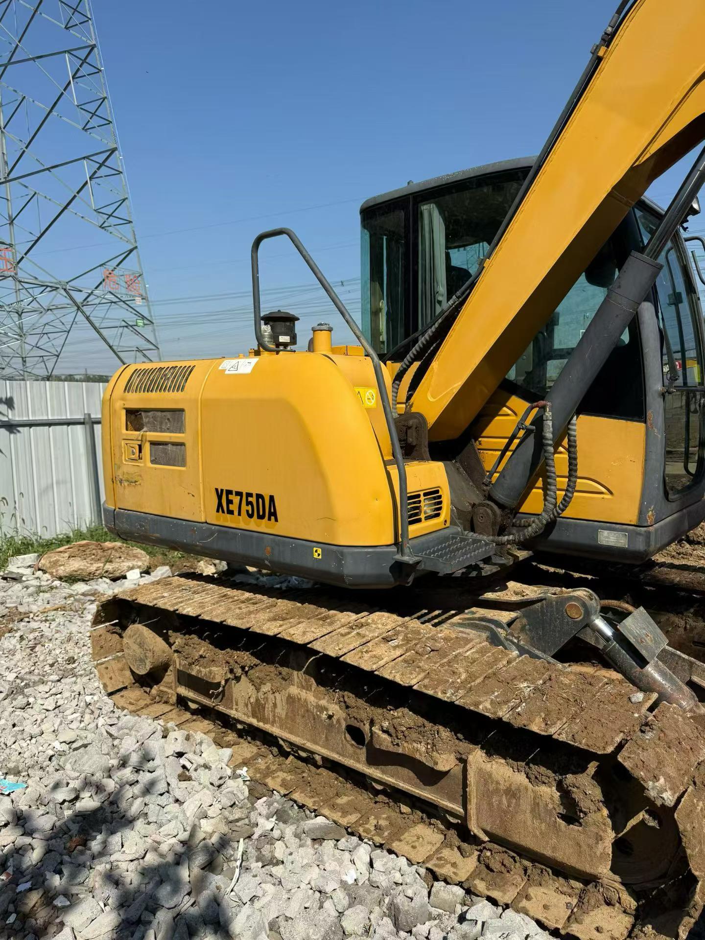 Compre Excavadora XCMG XE75C Usada / 4