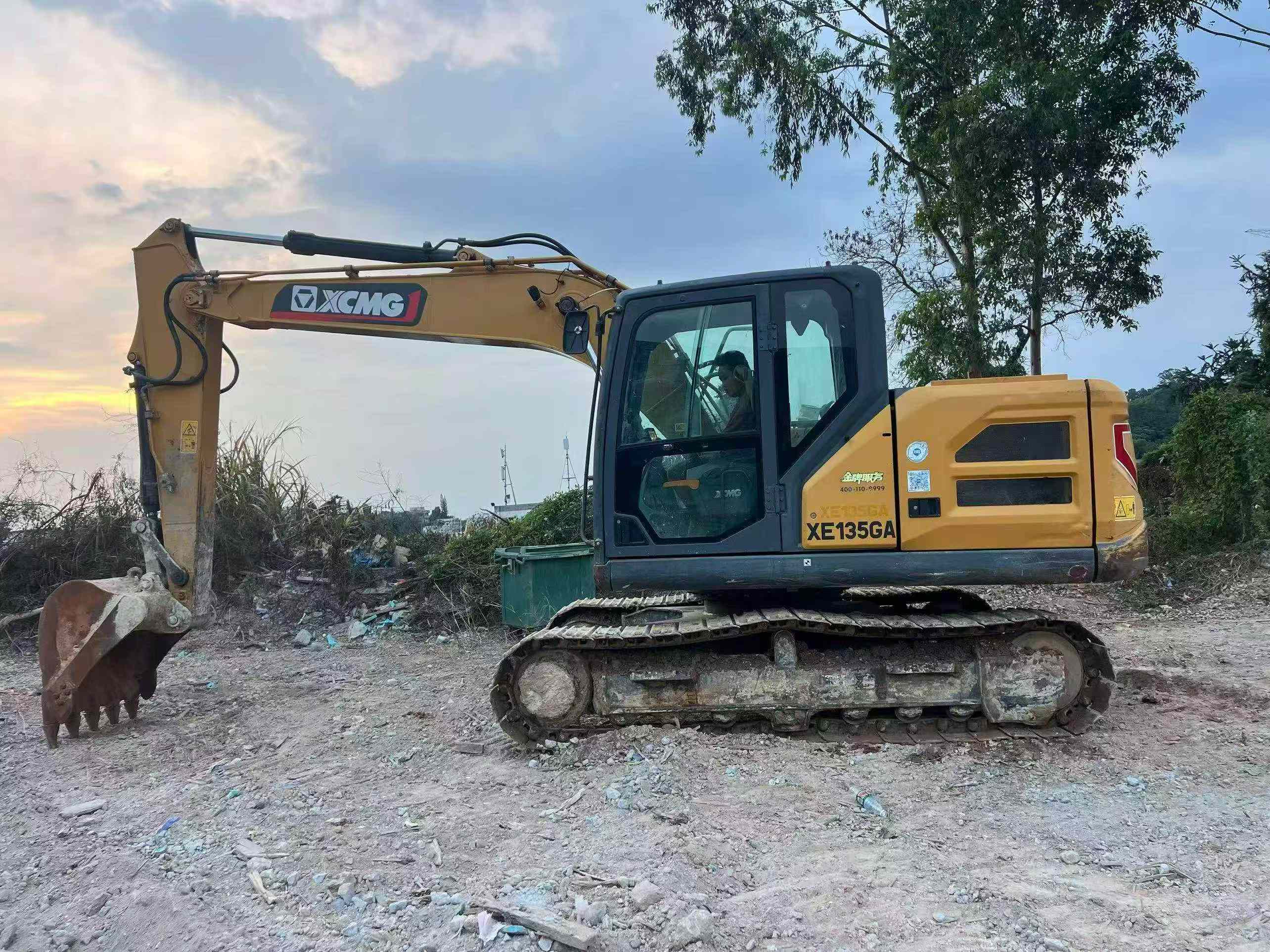 Compre Excavadora XCMG XE135B Usada / 2