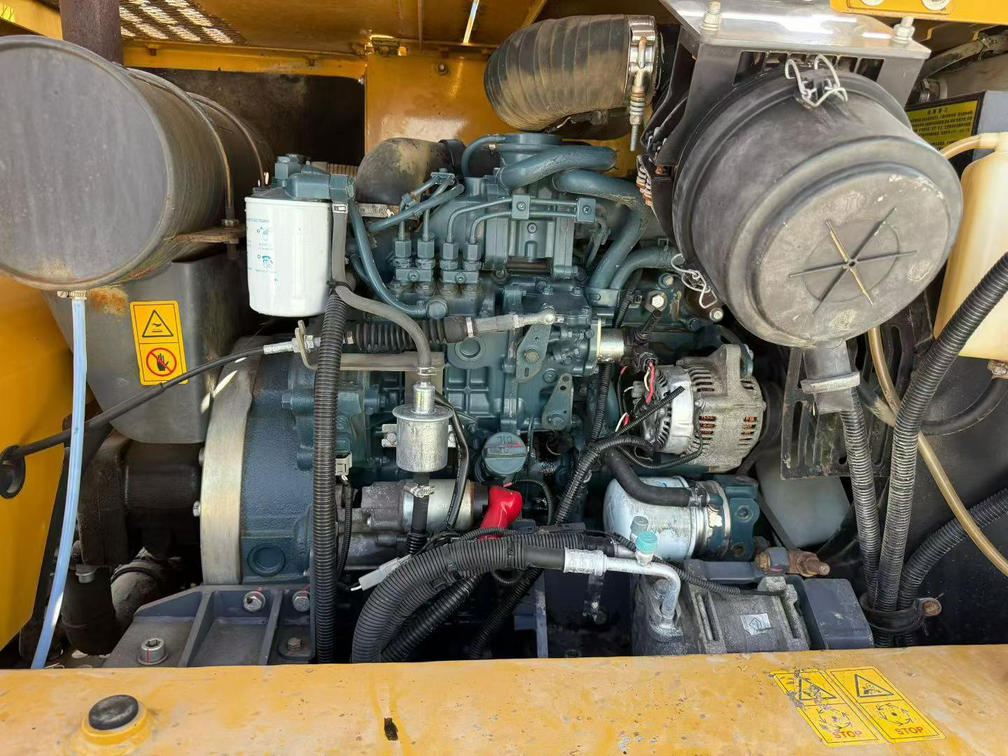 Compre Excavadora XCMG XE75C Usada / 6