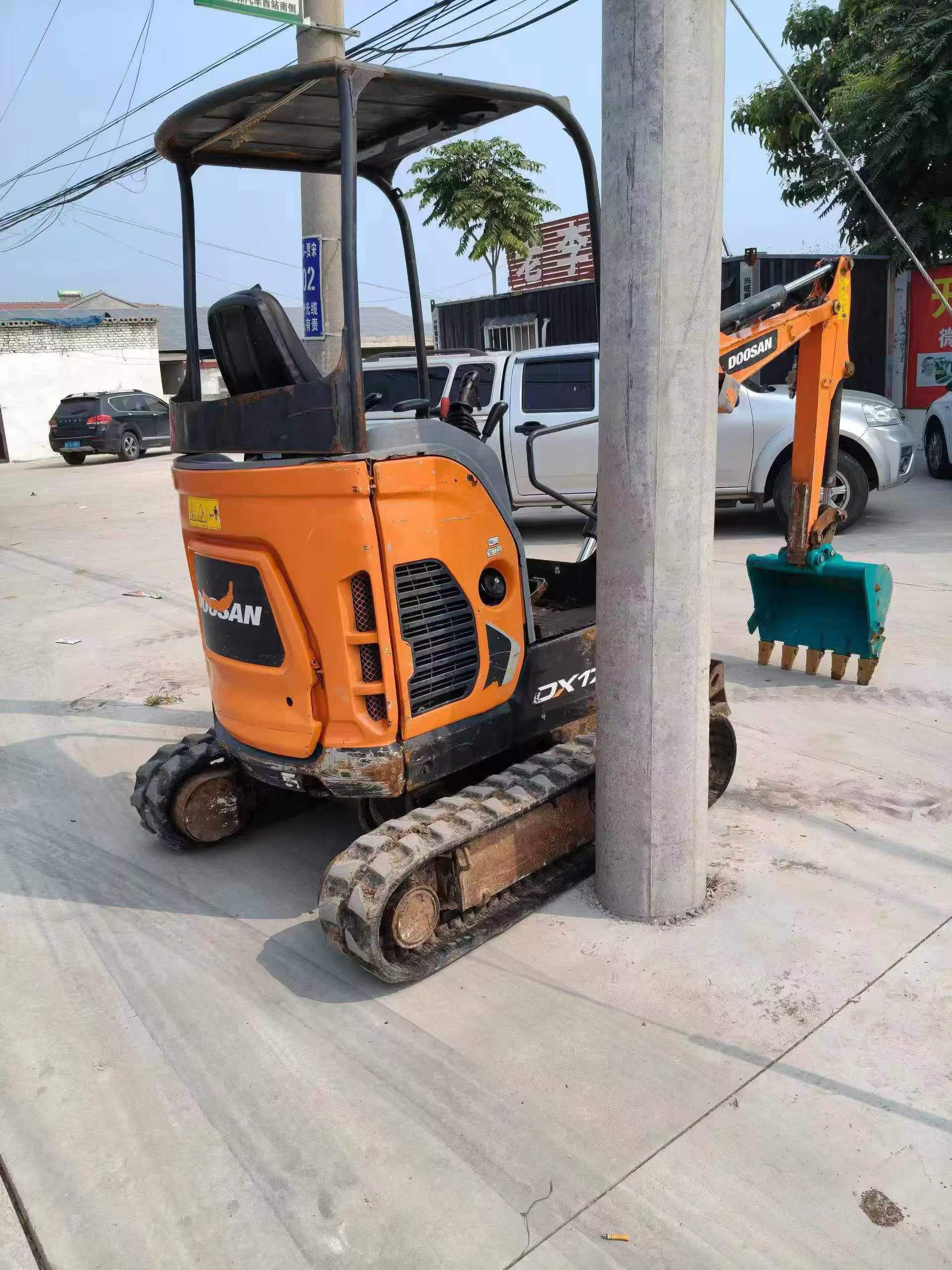 شراء حفارة Doosan DX17z مستعملة / 3