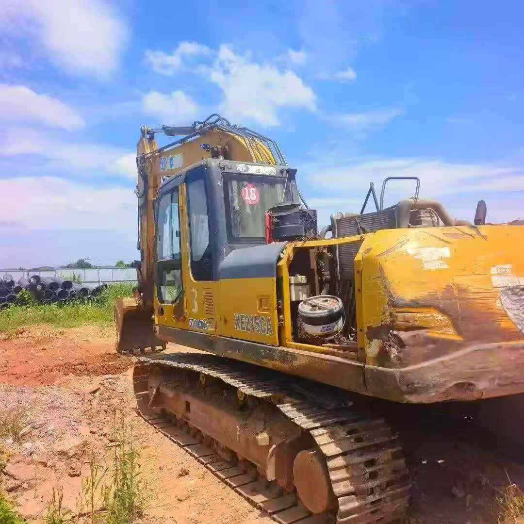 Compre Excavadora XCMG XE215CA Usada / 2