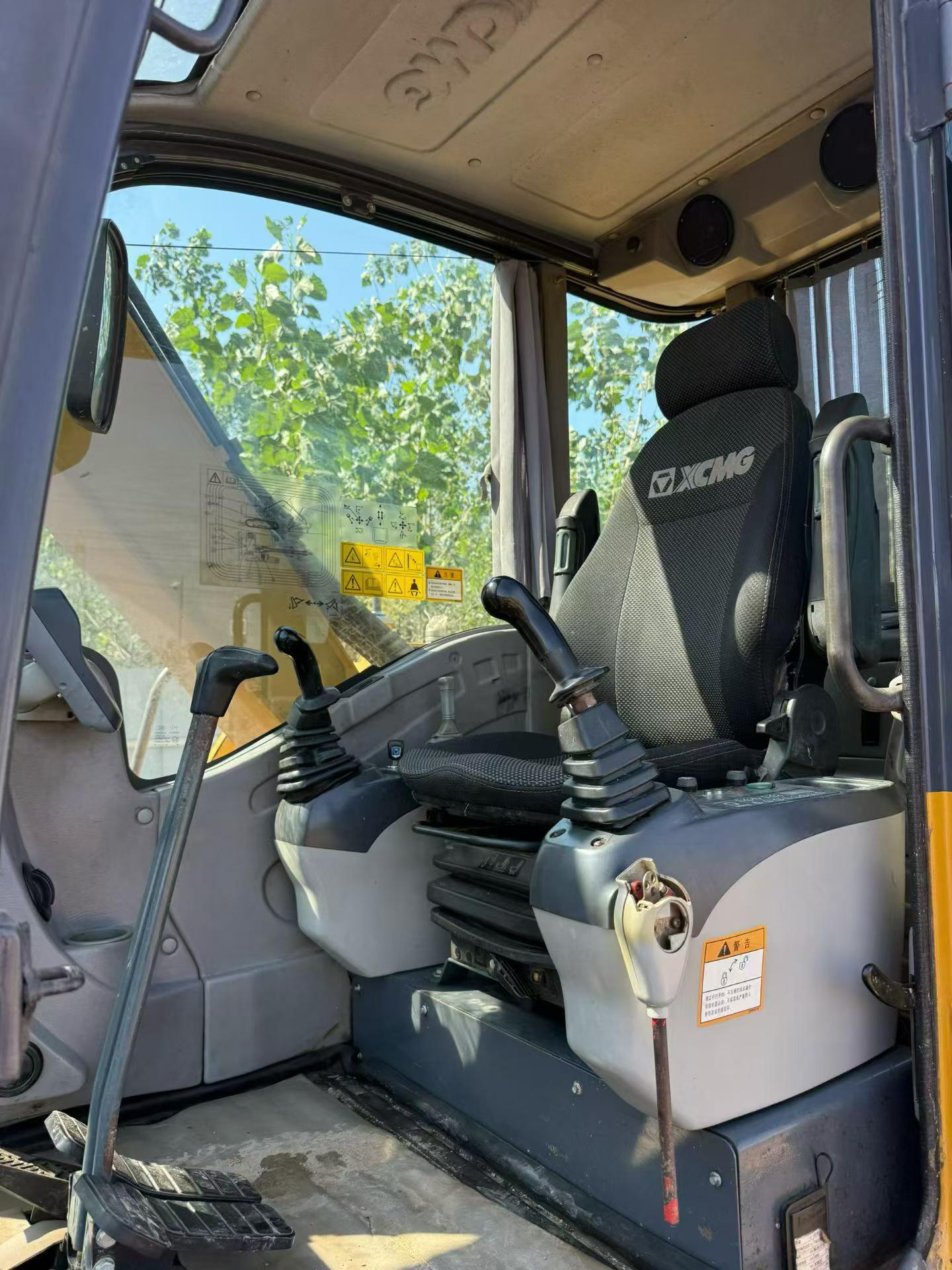 Compre Excavadora XCMG XE75C Usada / 5