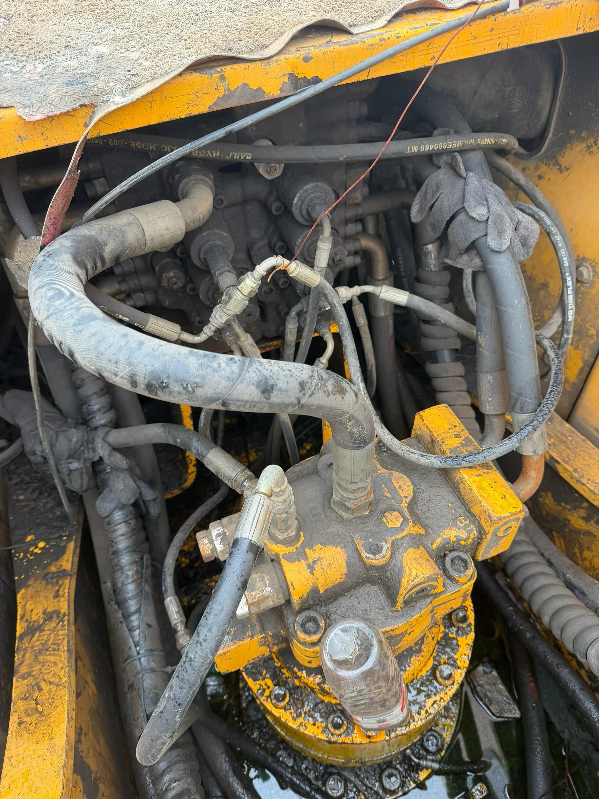 شراء حفارة Hyundai R215-7 مستعملة / 7