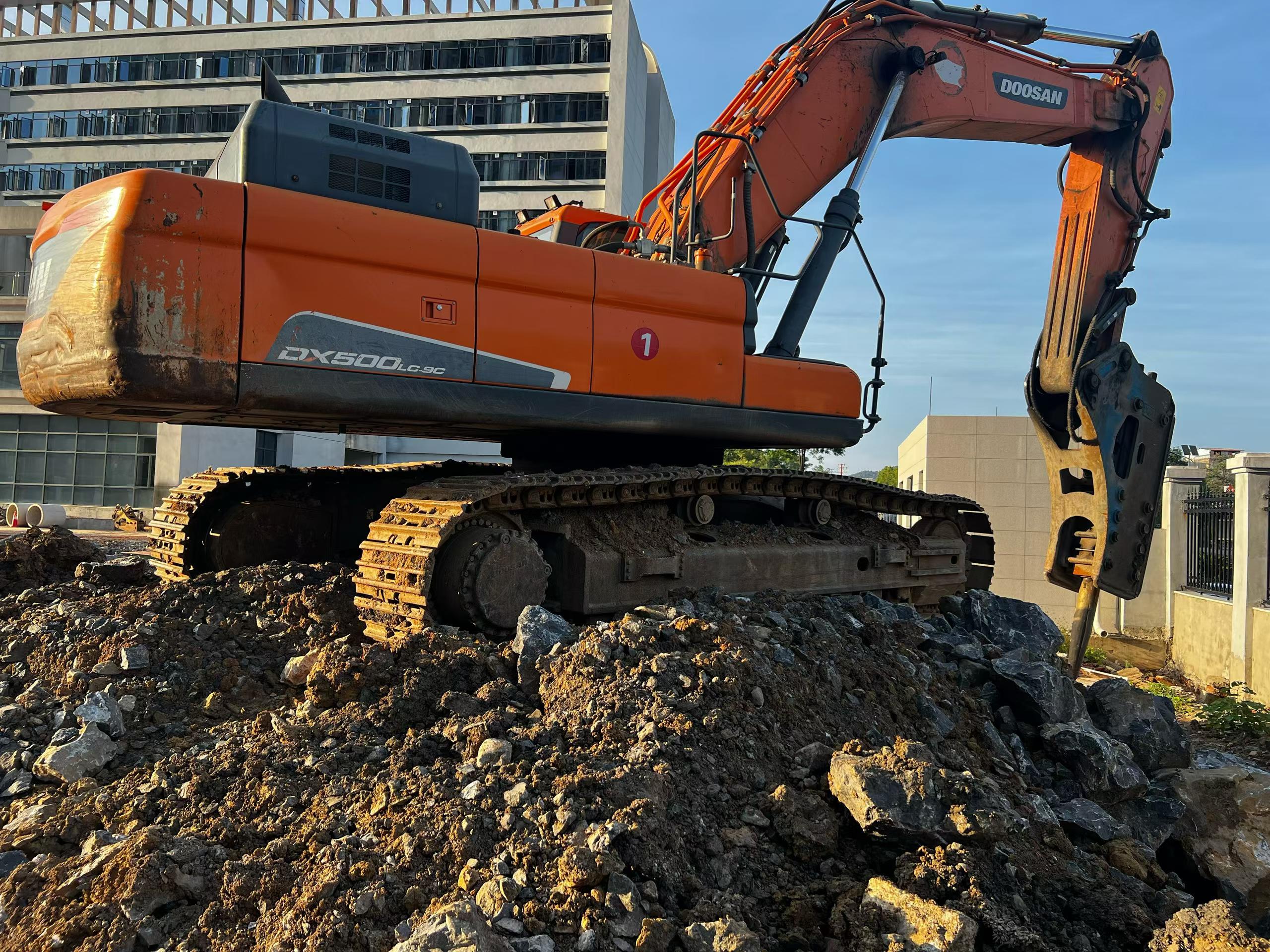 Compre Excavadora Doosan DH500 Usada / 3