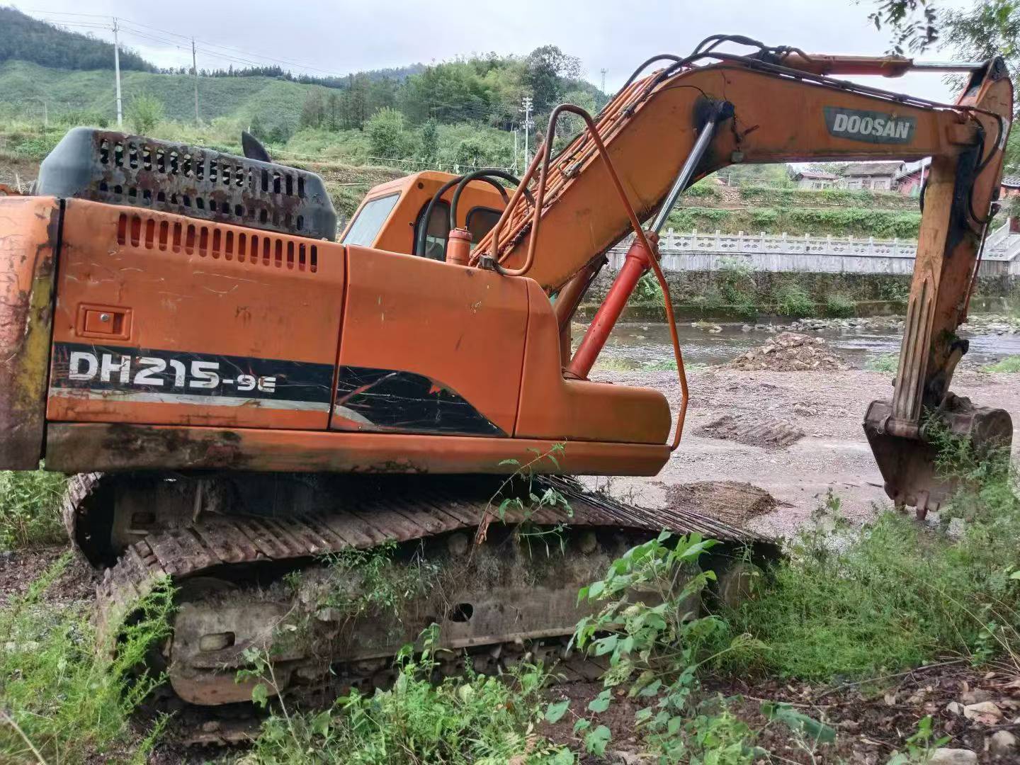 Buy Doosan DH215-7 Used Excavator / 2