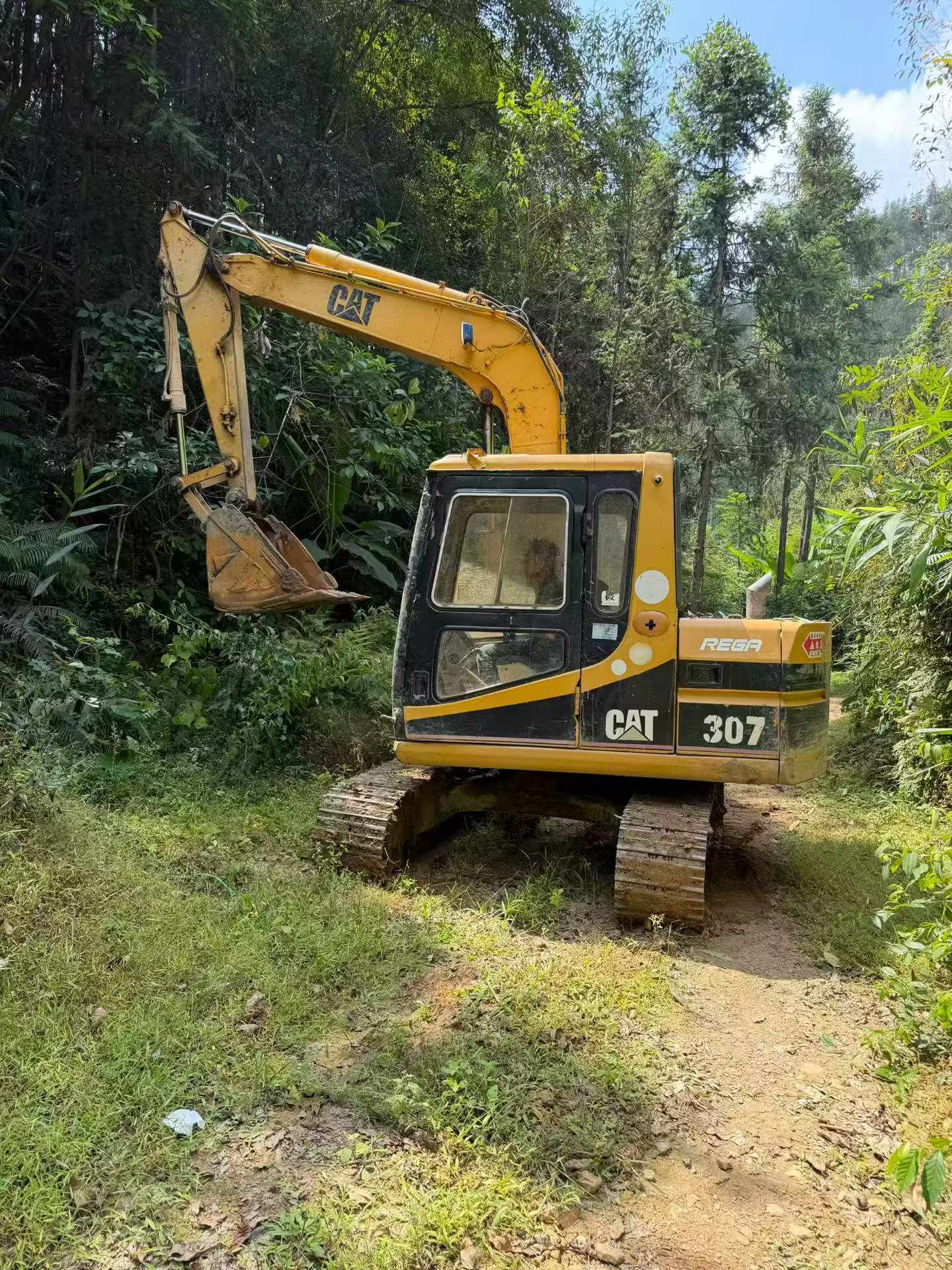 شراء Caterpillar 307B مستعمل حفارة