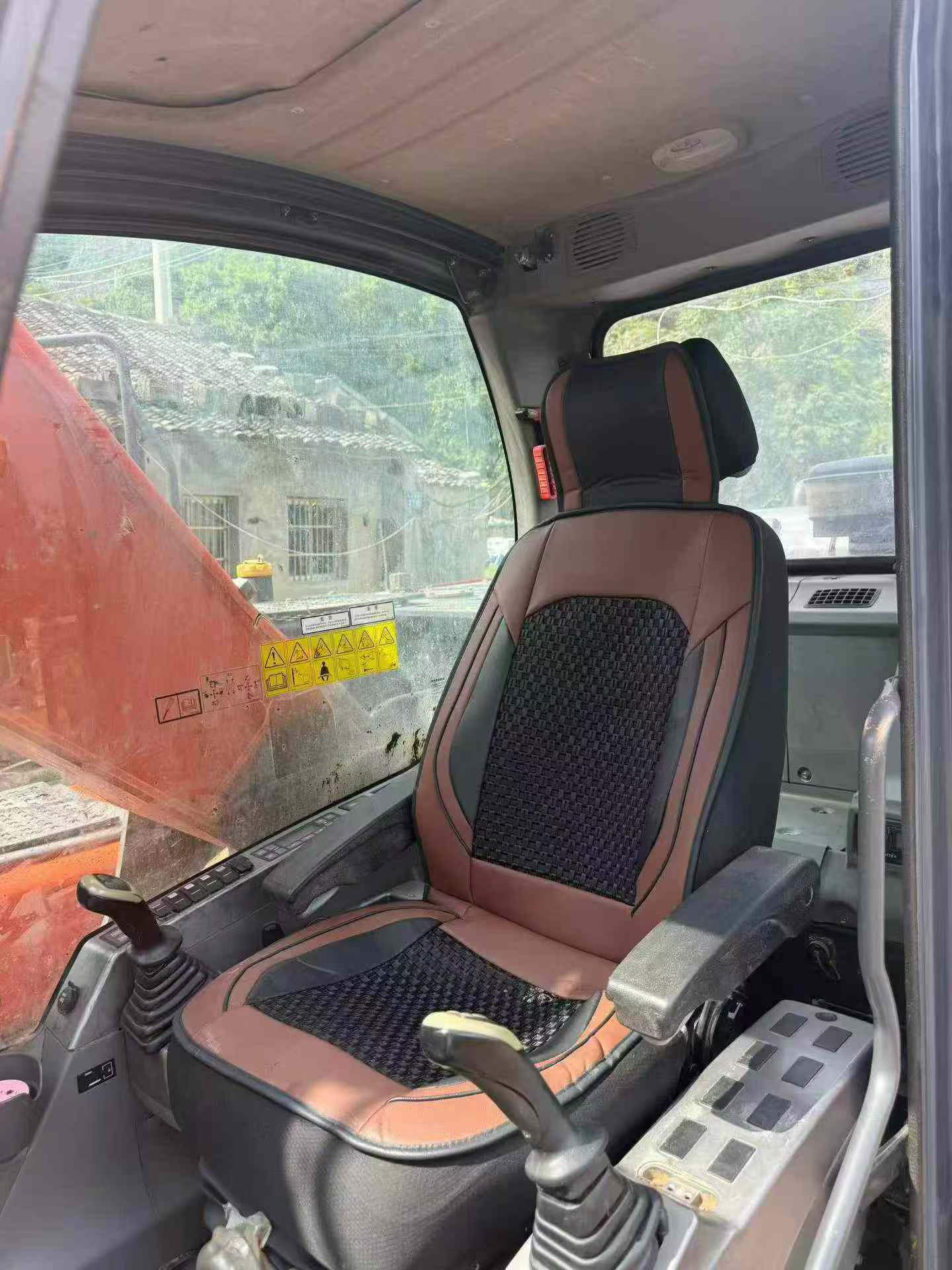 Купить Подержанный Экскаватор Doosan DH215-7 / 4