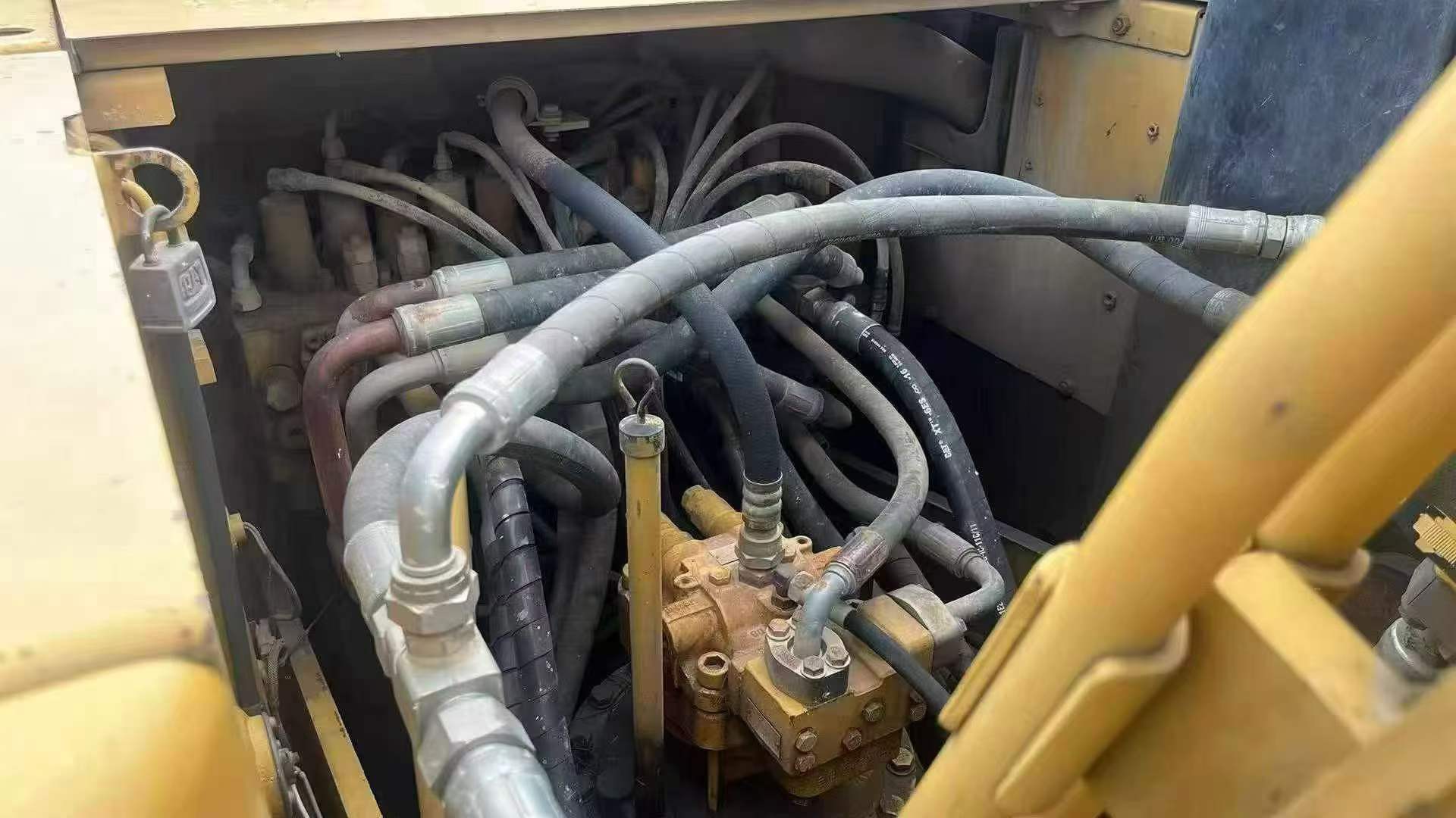 شراء حفارة Caterpillar 320D مستعملة / 7
