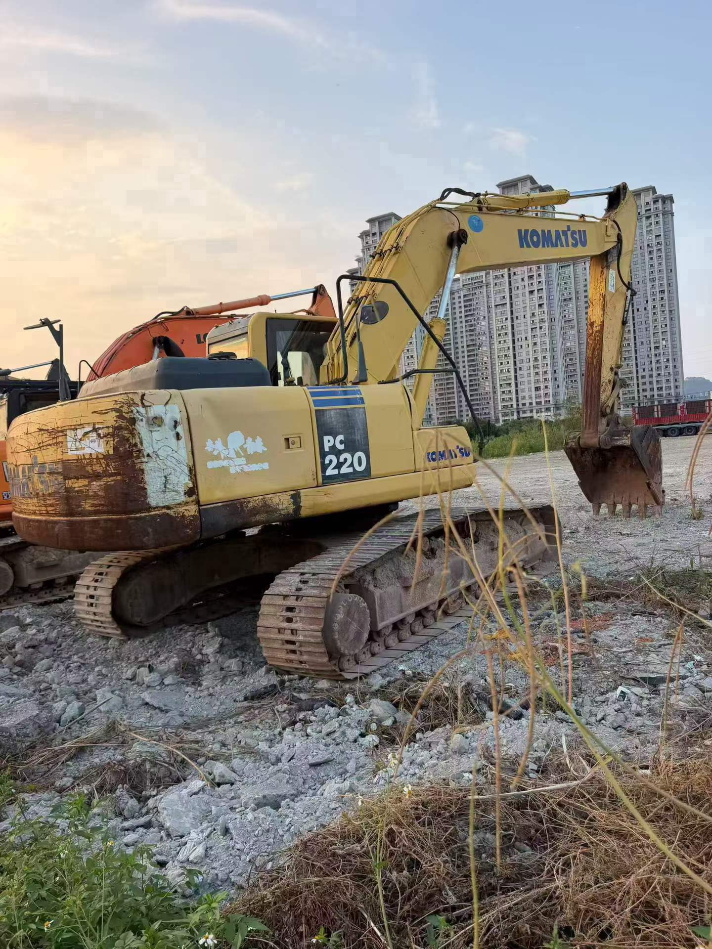Купить Подержанный Экскаватор Komatsu PC220-8 / 7