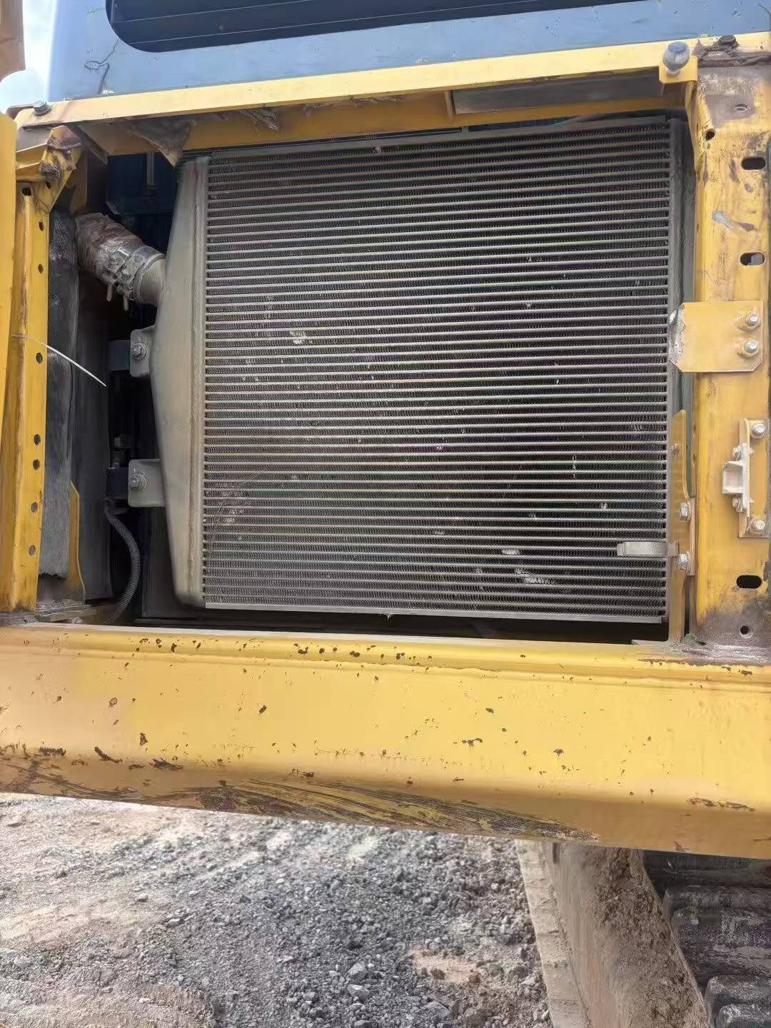 Compre Escavadeira Komatsu PC460LC-8 Usada / 7
