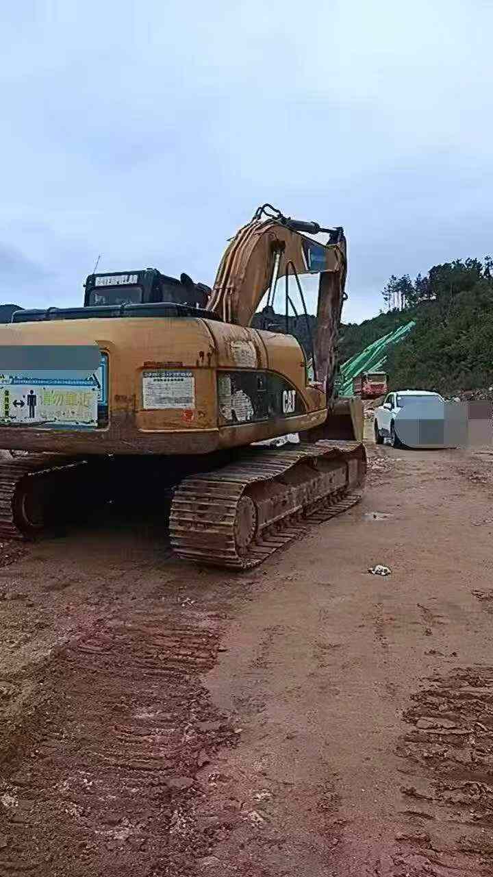 شراء حفارة Caterpillar 323 مستعملة / 2