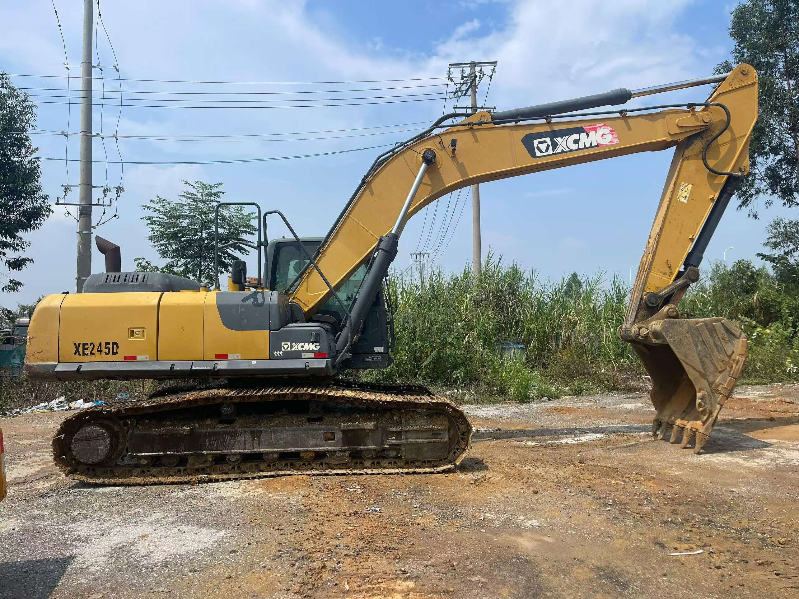 Compre Escavadeira XCMG XE245D Usada / 9