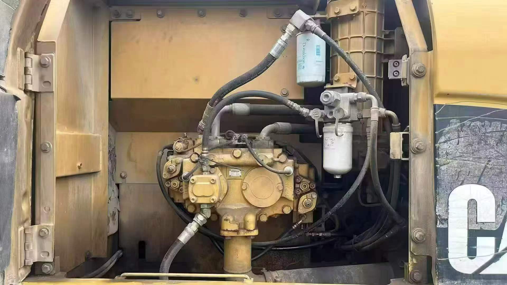 شراء حفارة Caterpillar 320D مستعملة / 6
