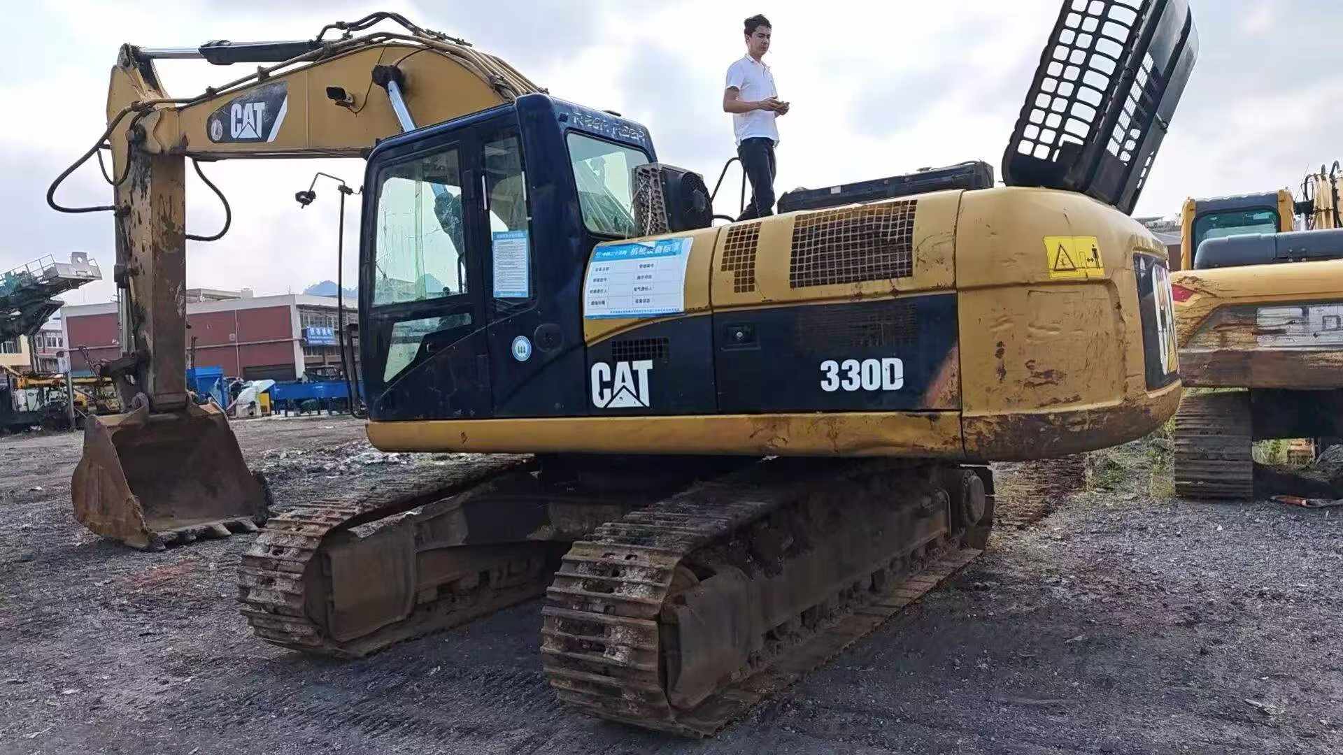 شراء حفارة Caterpillar 329D مستعملة / 3