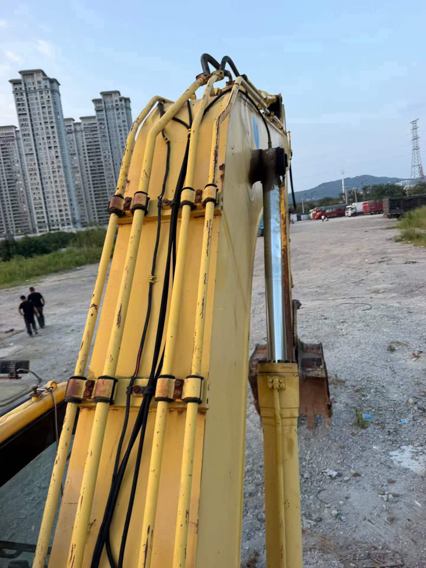 Купить Подержанный Экскаватор Komatsu PC220-8 / 8