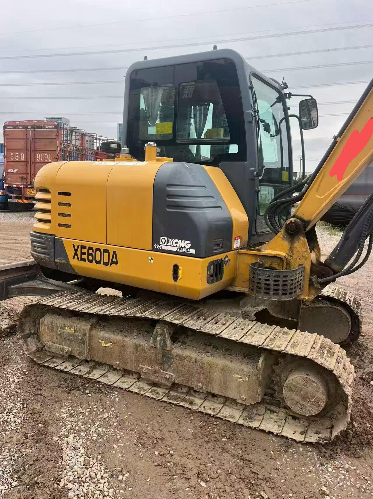 Compre Escavadeira XCMG XE55D Usada / 2 Compre Escavadeira XCMG XE55D Usada / 2